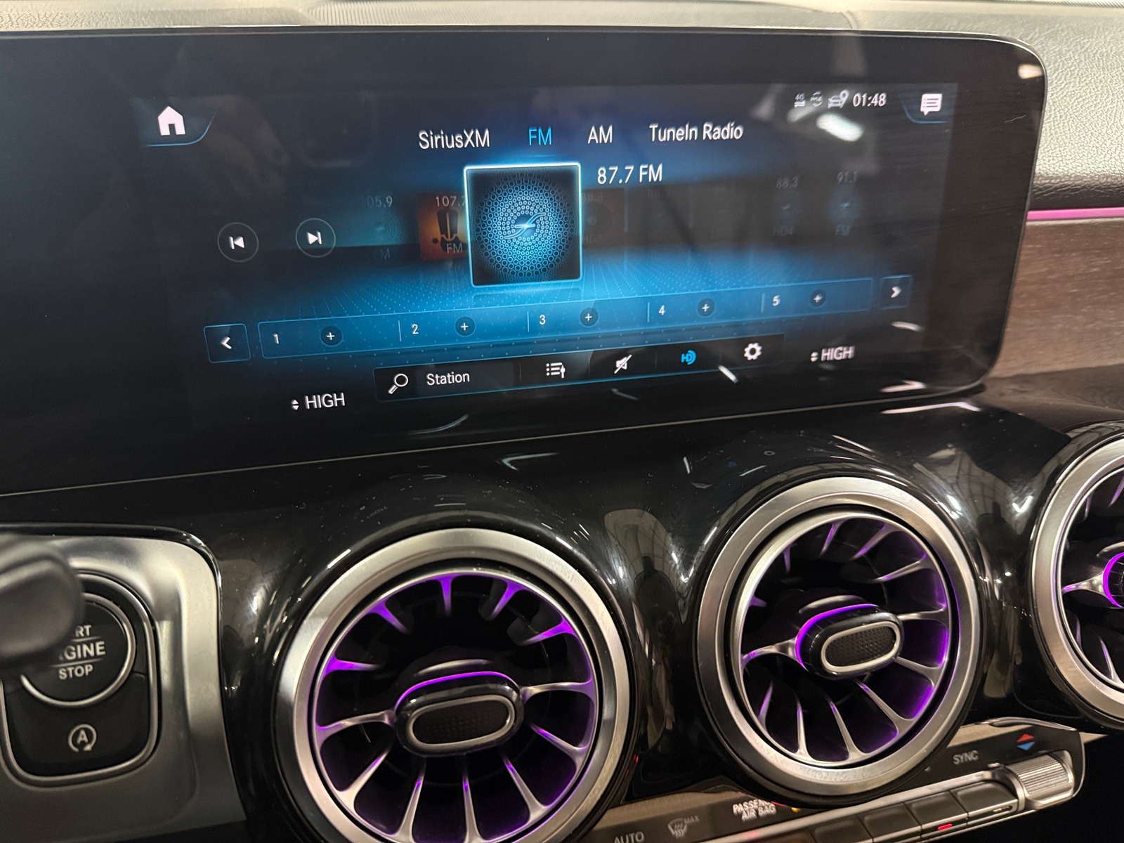 Thumbnail: 2022 Mercedes-Benz GLB - 3