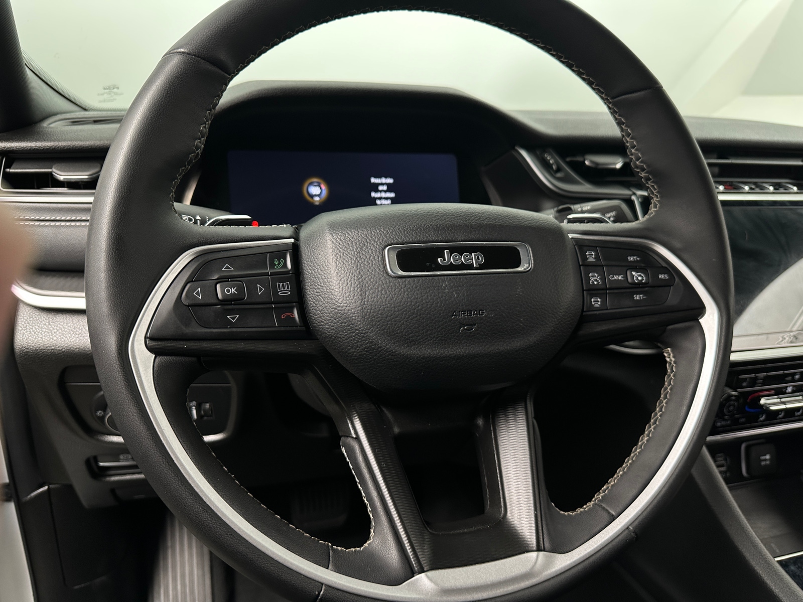 Thumbnail: 2024 Jeep Grand Cherokee L - 4