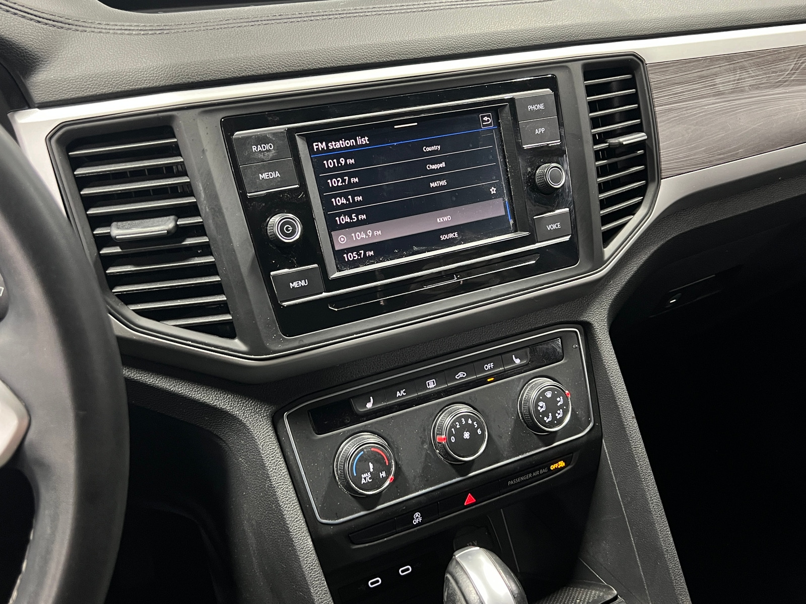 Thumbnail: 2022 Volkswagen Atlas - 3