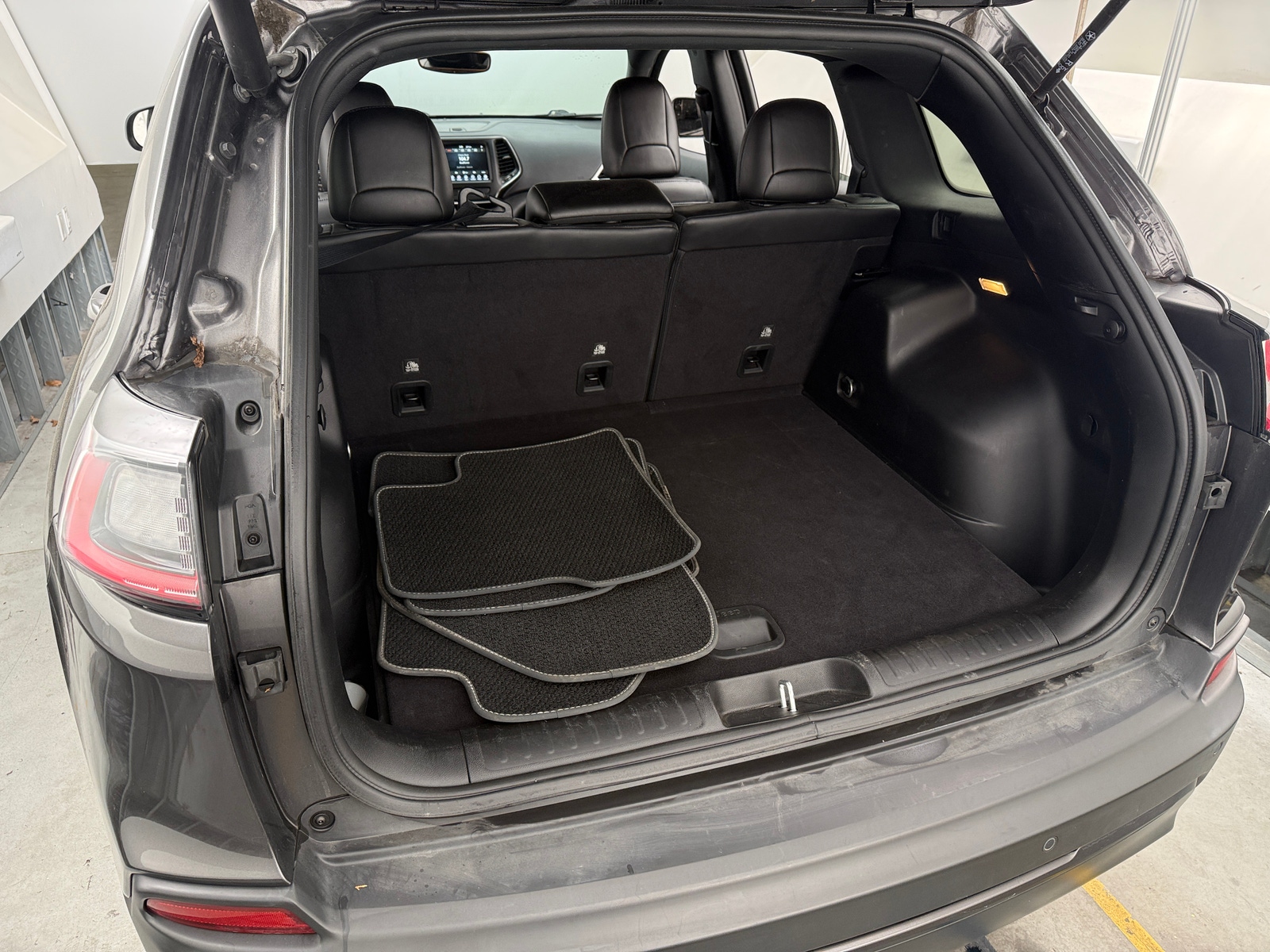 Thumbnail: 2021 Jeep Cherokee - 6