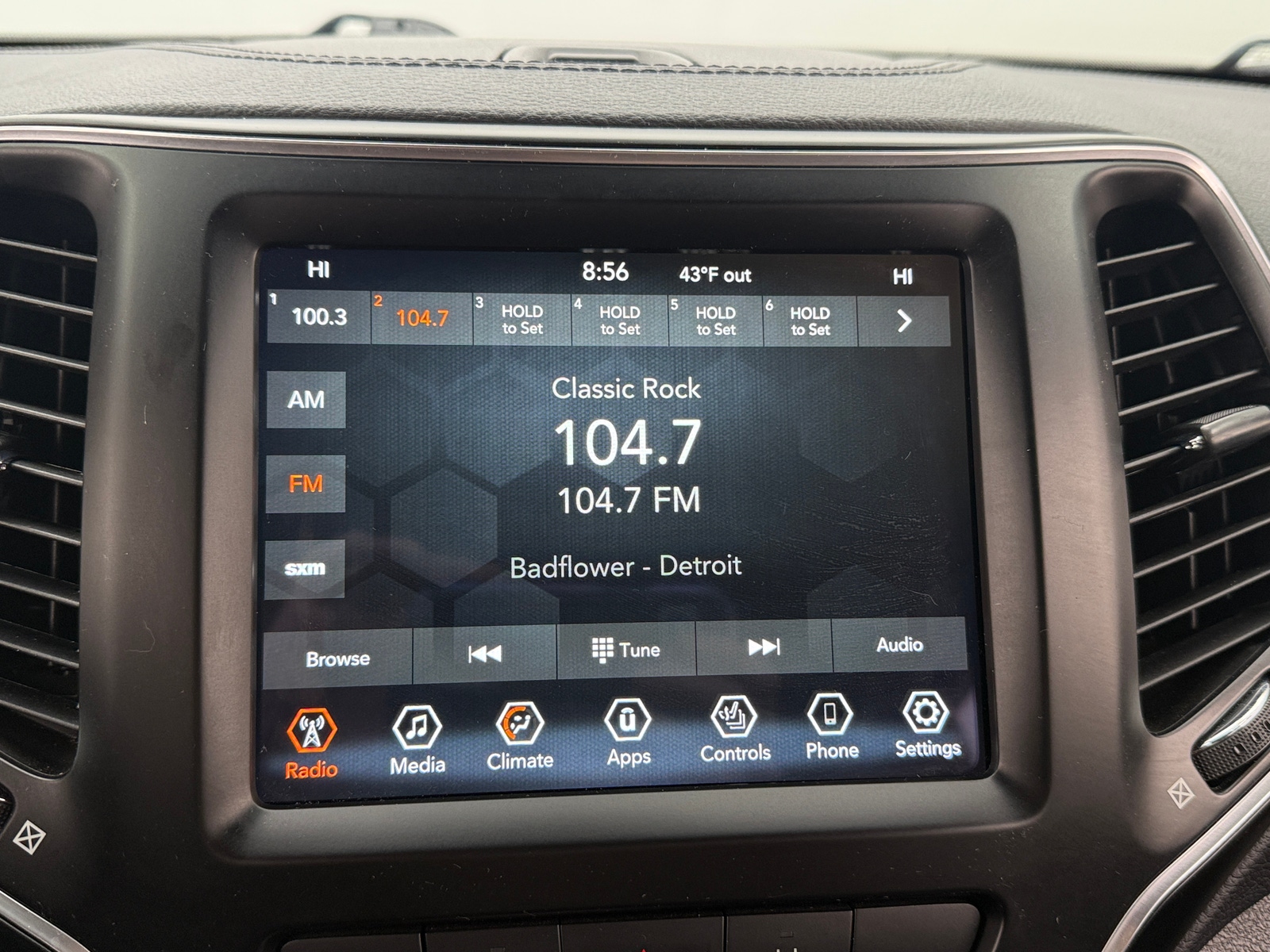 Thumbnail: 2021 Jeep Cherokee - 3