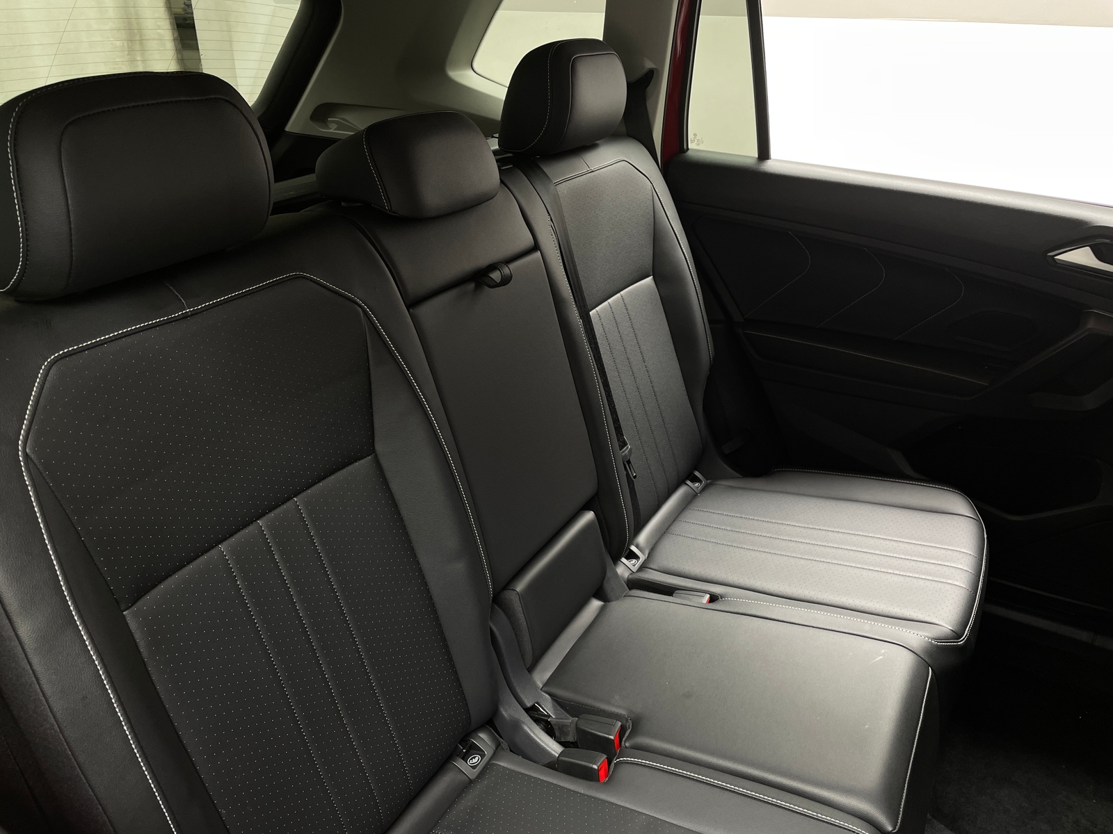 Thumbnail: 2022 Volkswagen Tiguan - 5