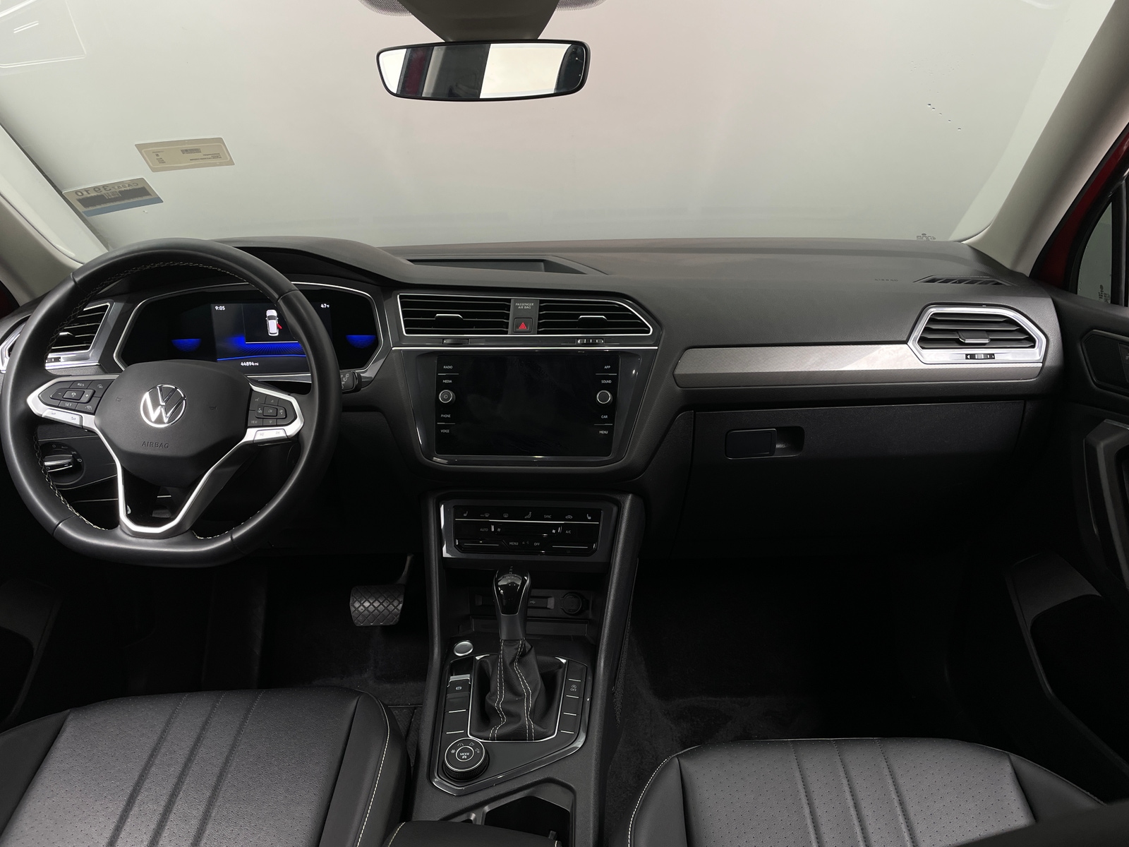 Thumbnail: 2022 Volkswagen Tiguan - 2