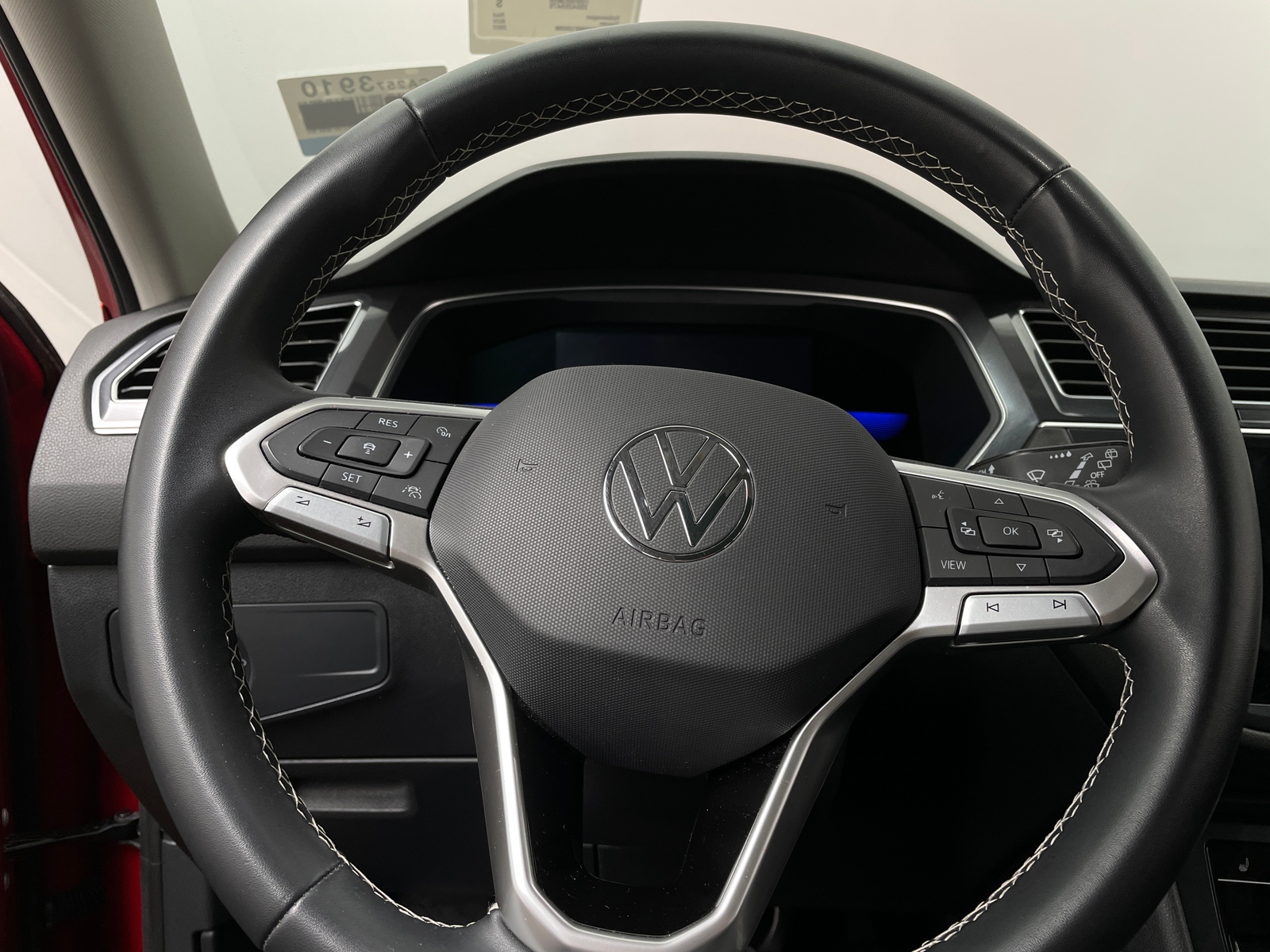 Thumbnail: 2022 Volkswagen Tiguan - 4