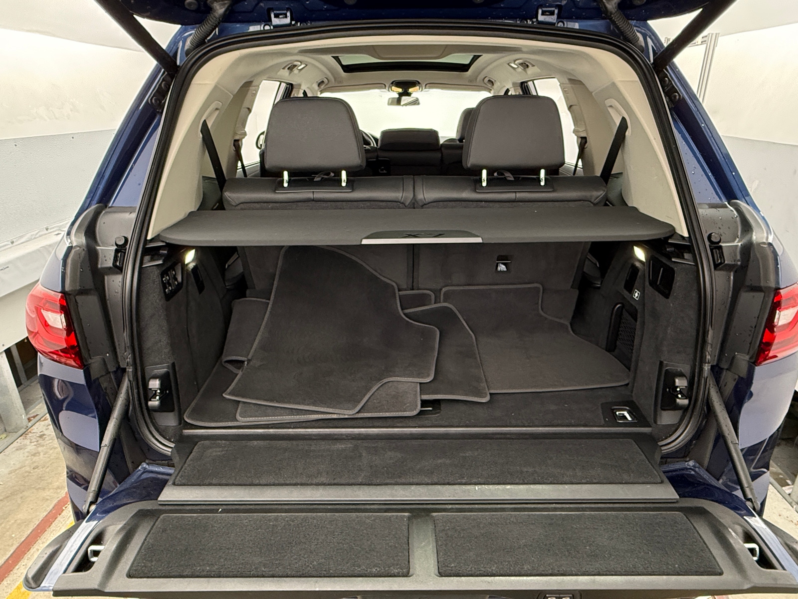 Thumbnail: 2022 BMW X7 - 6