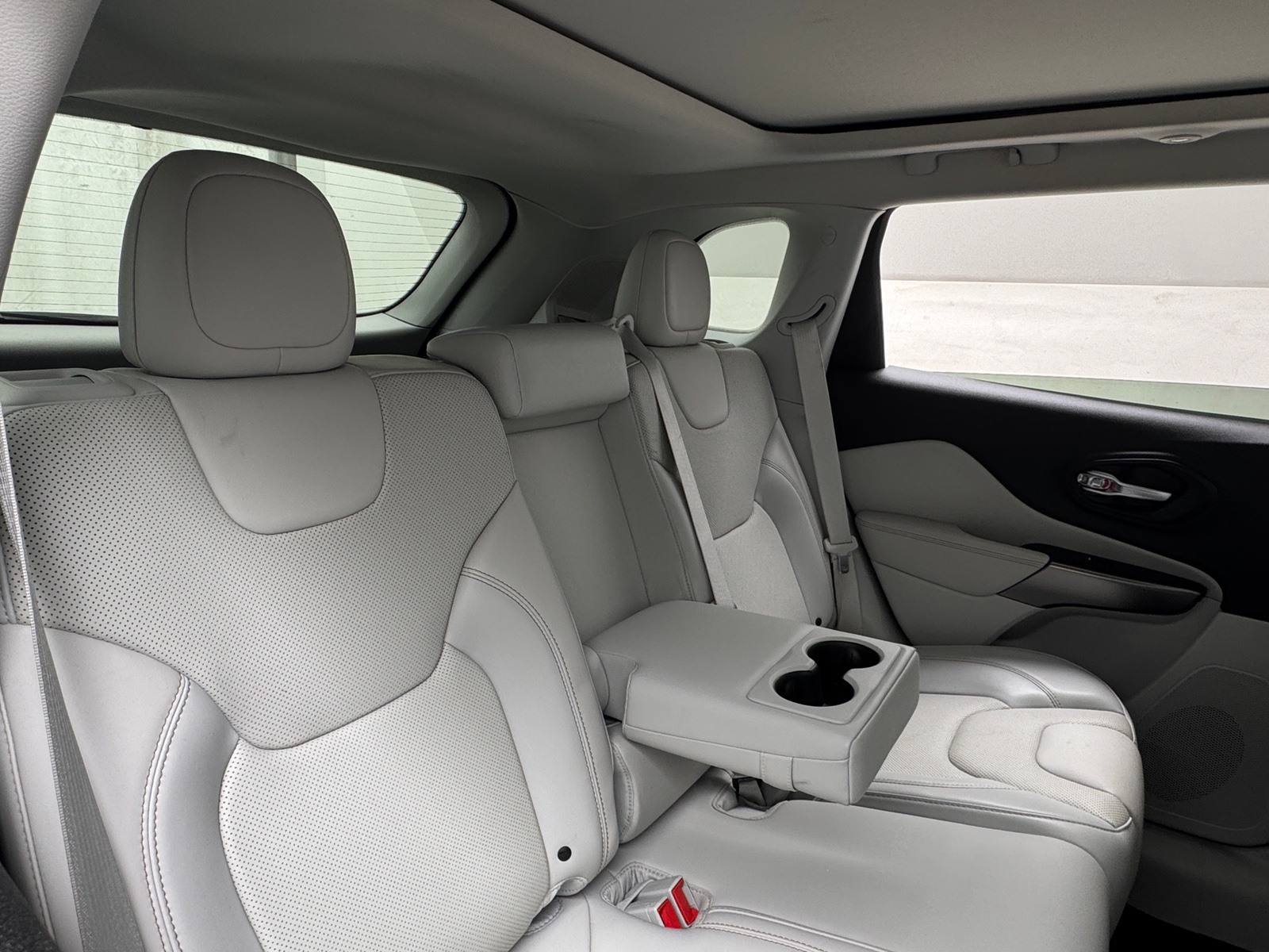 Thumbnail: 2019 Jeep Cherokee - 5