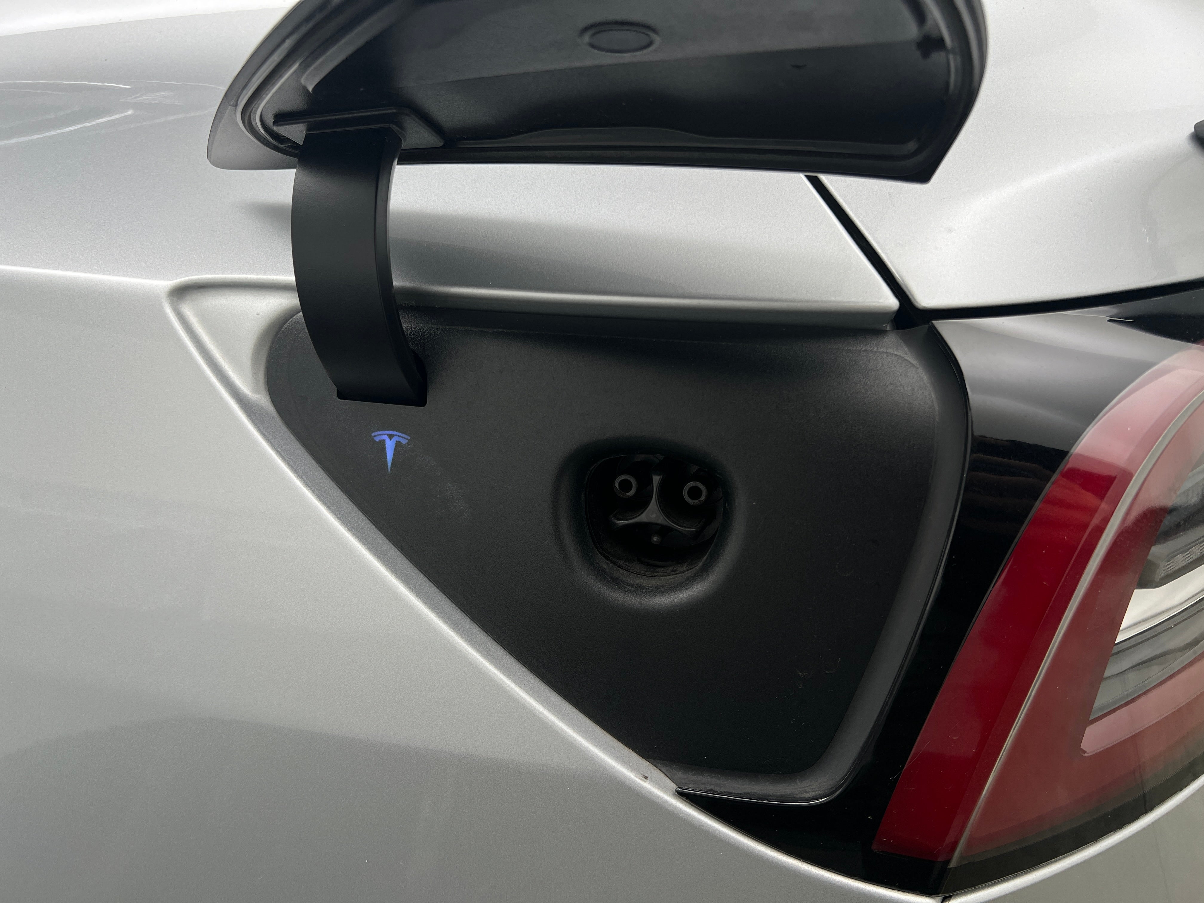 Used 2018 Tesla Model 3 Long Range with VIN 5YJ3E1EA1JF037373 for sale in Oak Creek, WI