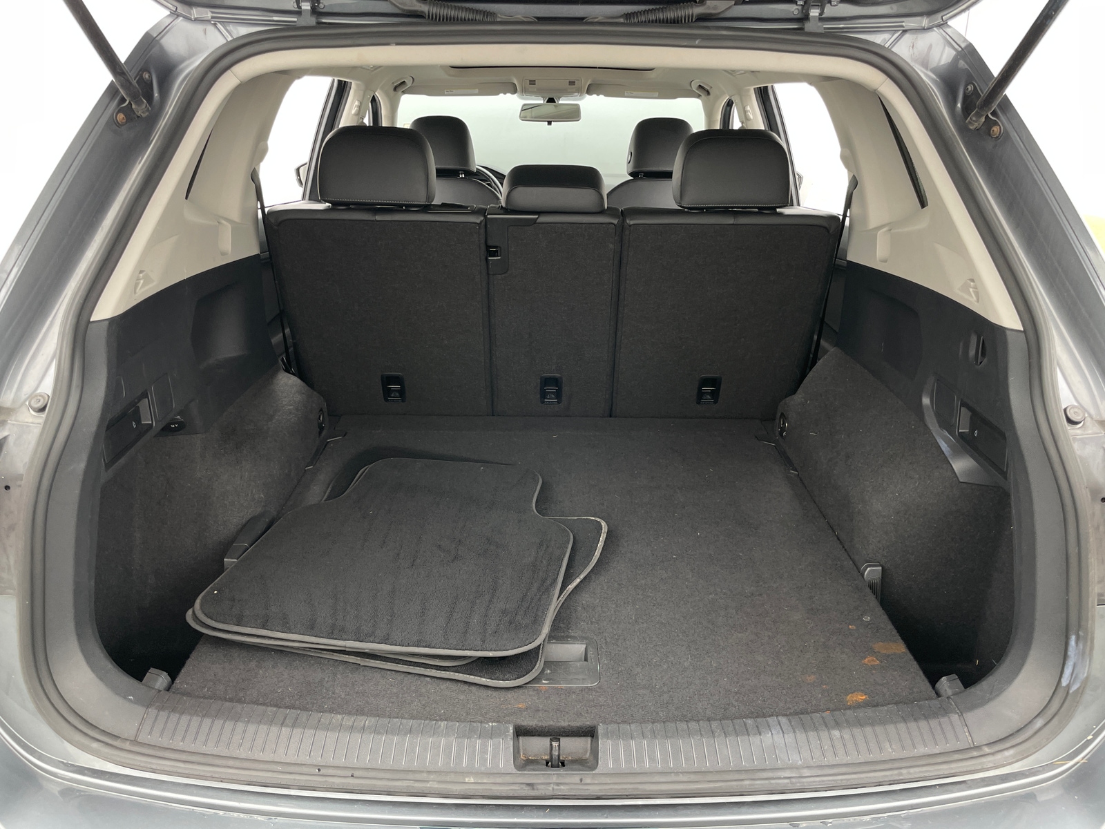 Thumbnail: 2019 Volkswagen Tiguan - 6