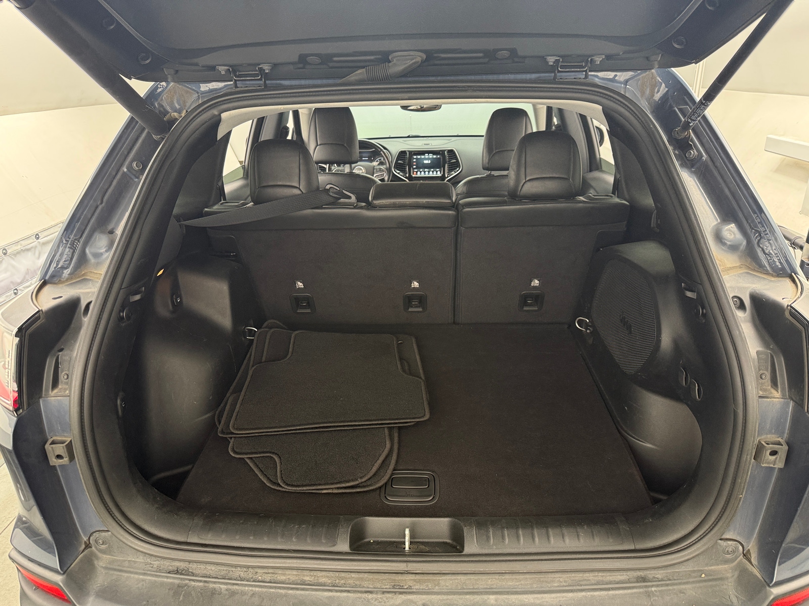 Thumbnail: 2020 Jeep Cherokee - 6