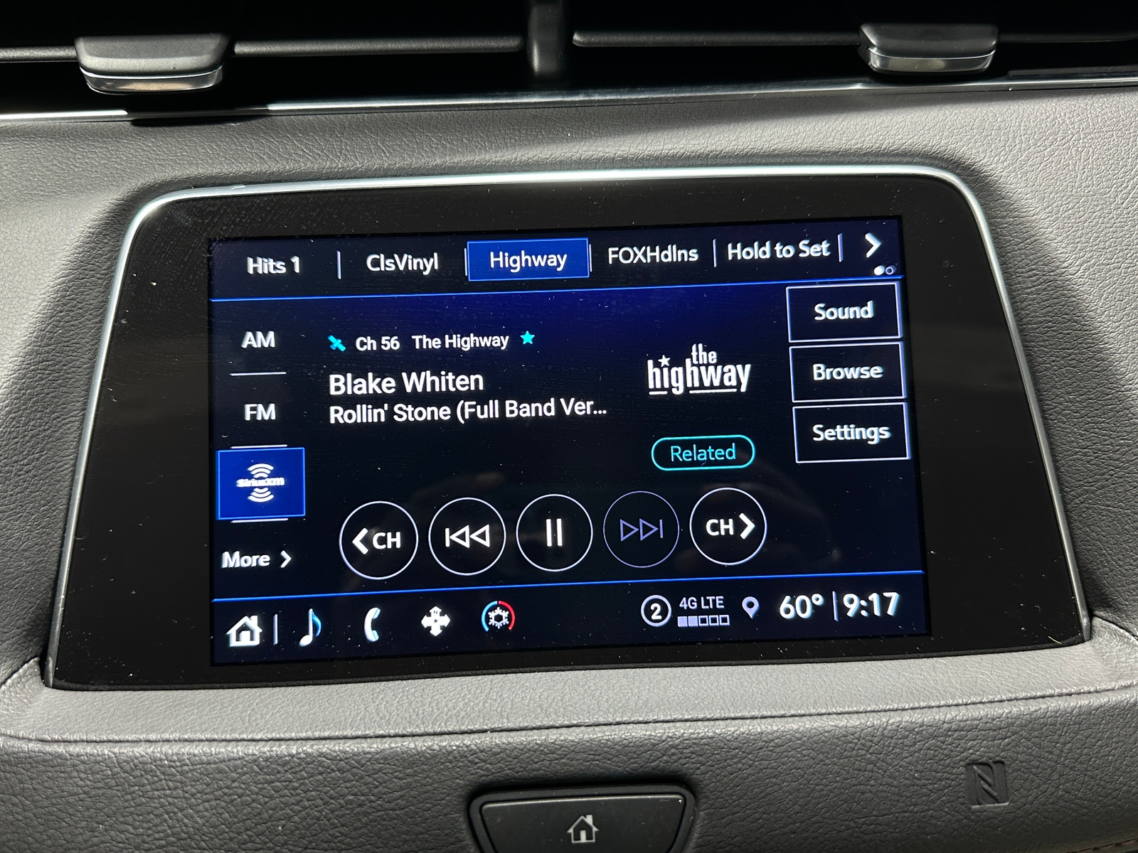 Thumbnail: 2021 Cadillac XT4 - 3