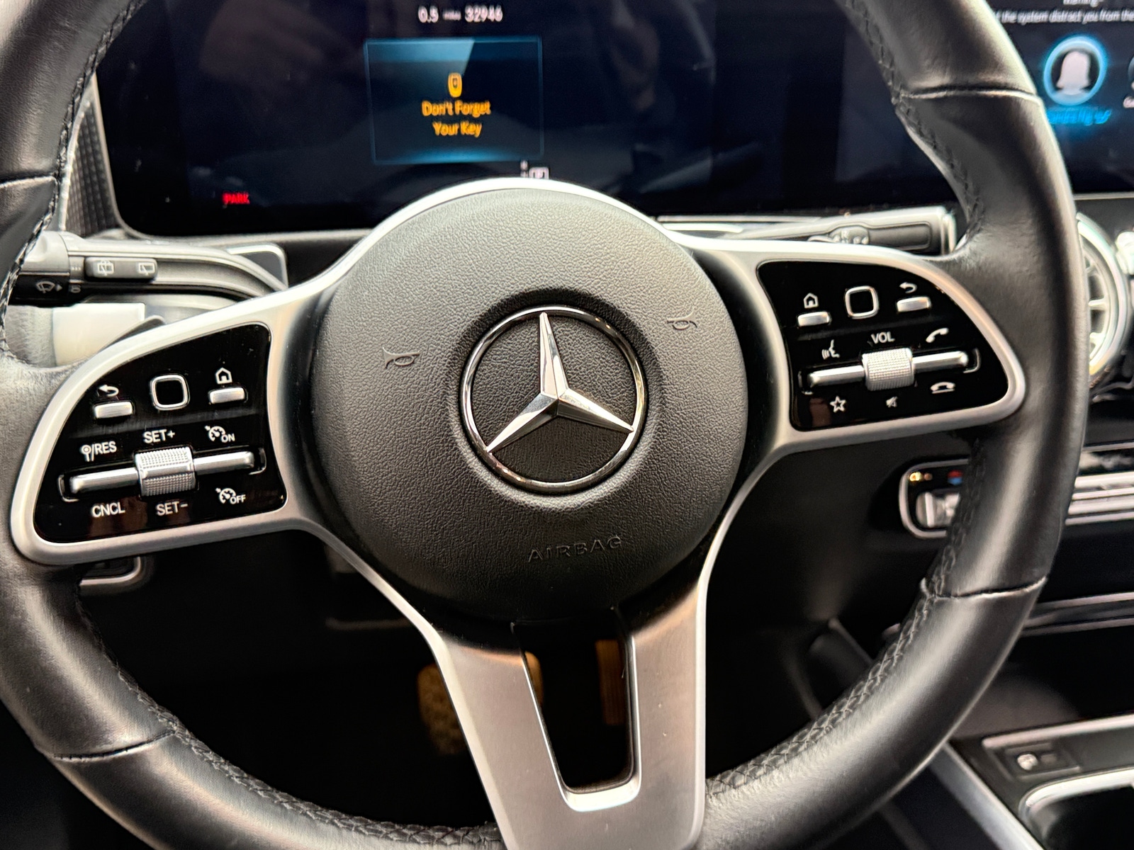 Thumbnail: 2021 Mercedes-Benz GLB - 4