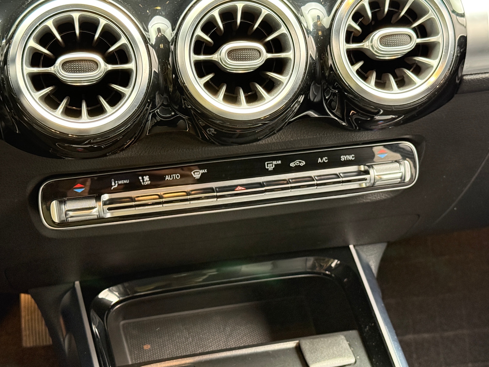 Thumbnail: 2021 Mercedes-Benz GLB - 3