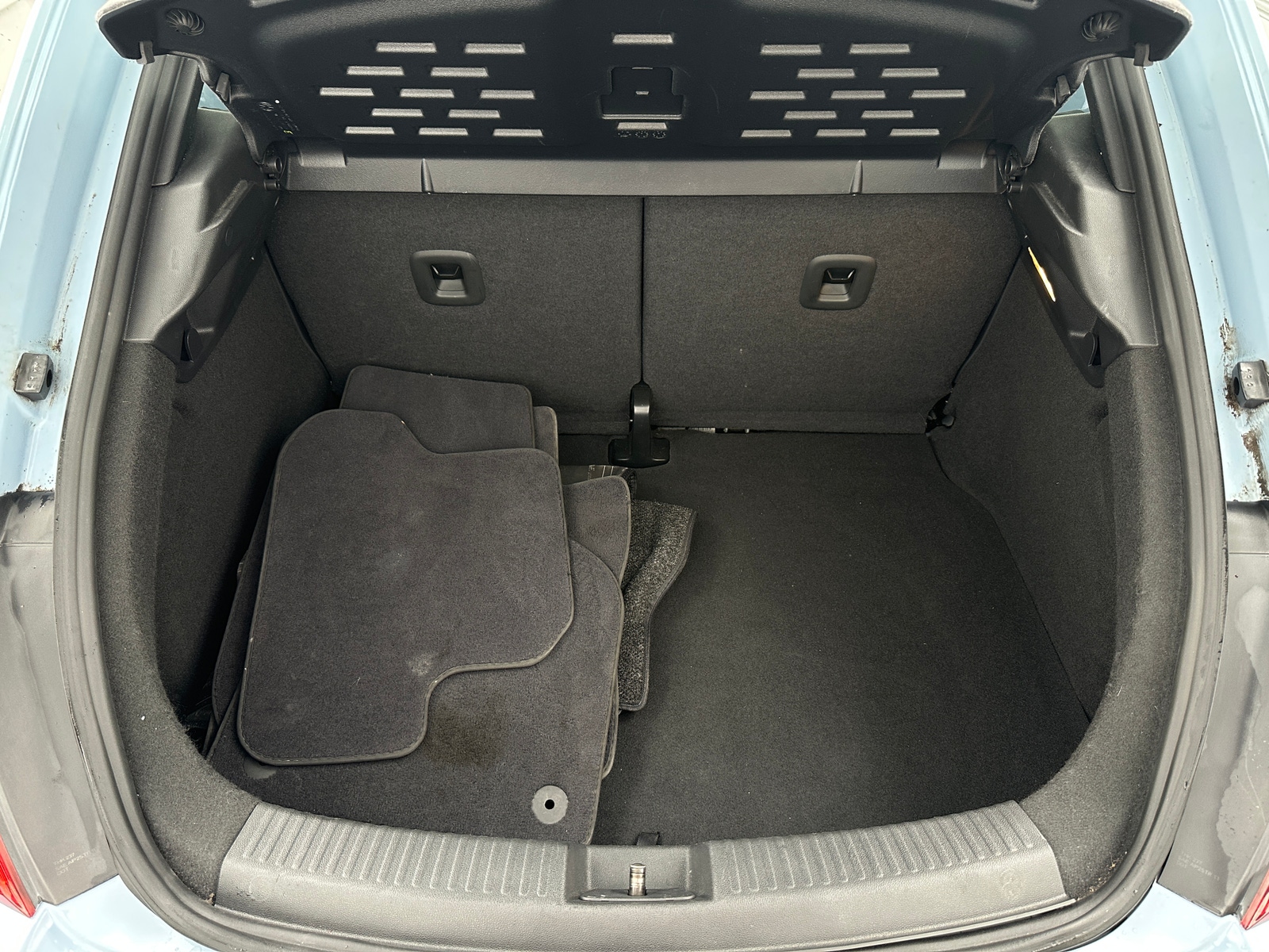 Thumbnail: 2013 Volkswagen Beetle - 6