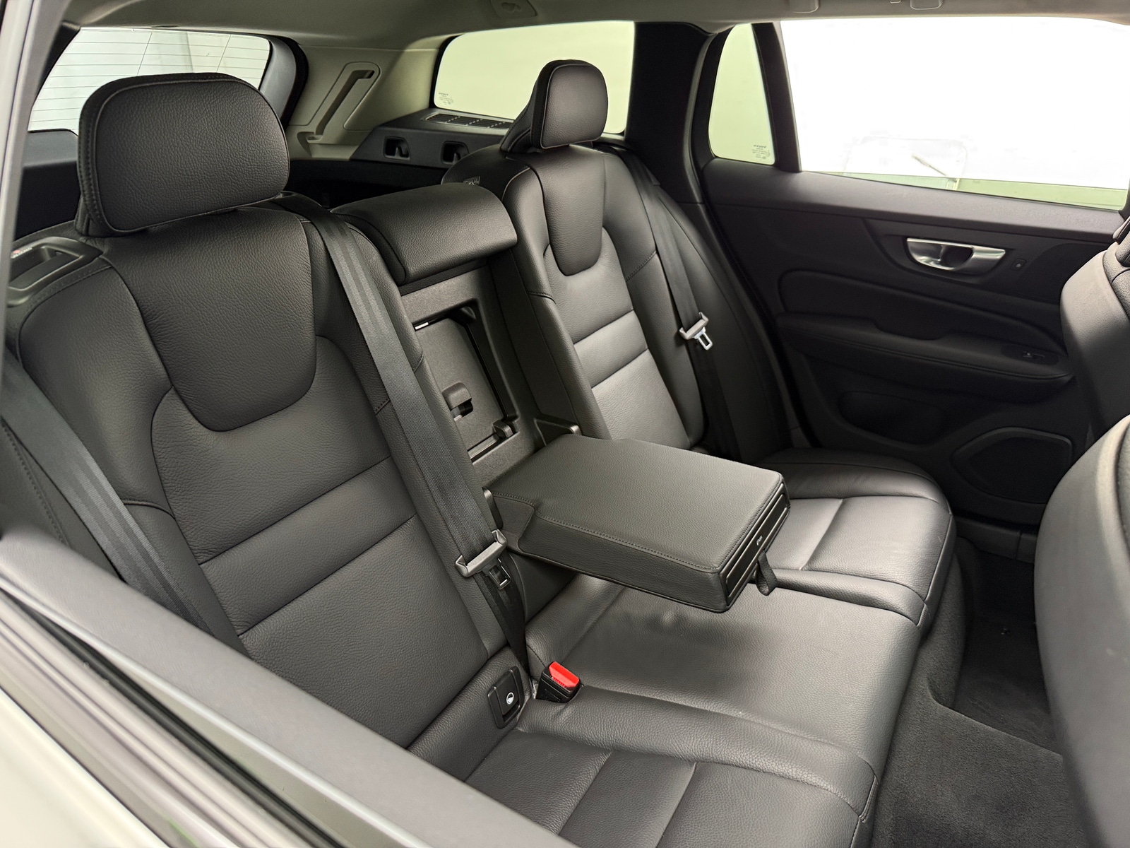 Thumbnail: 2025 Volvo V60 - 5