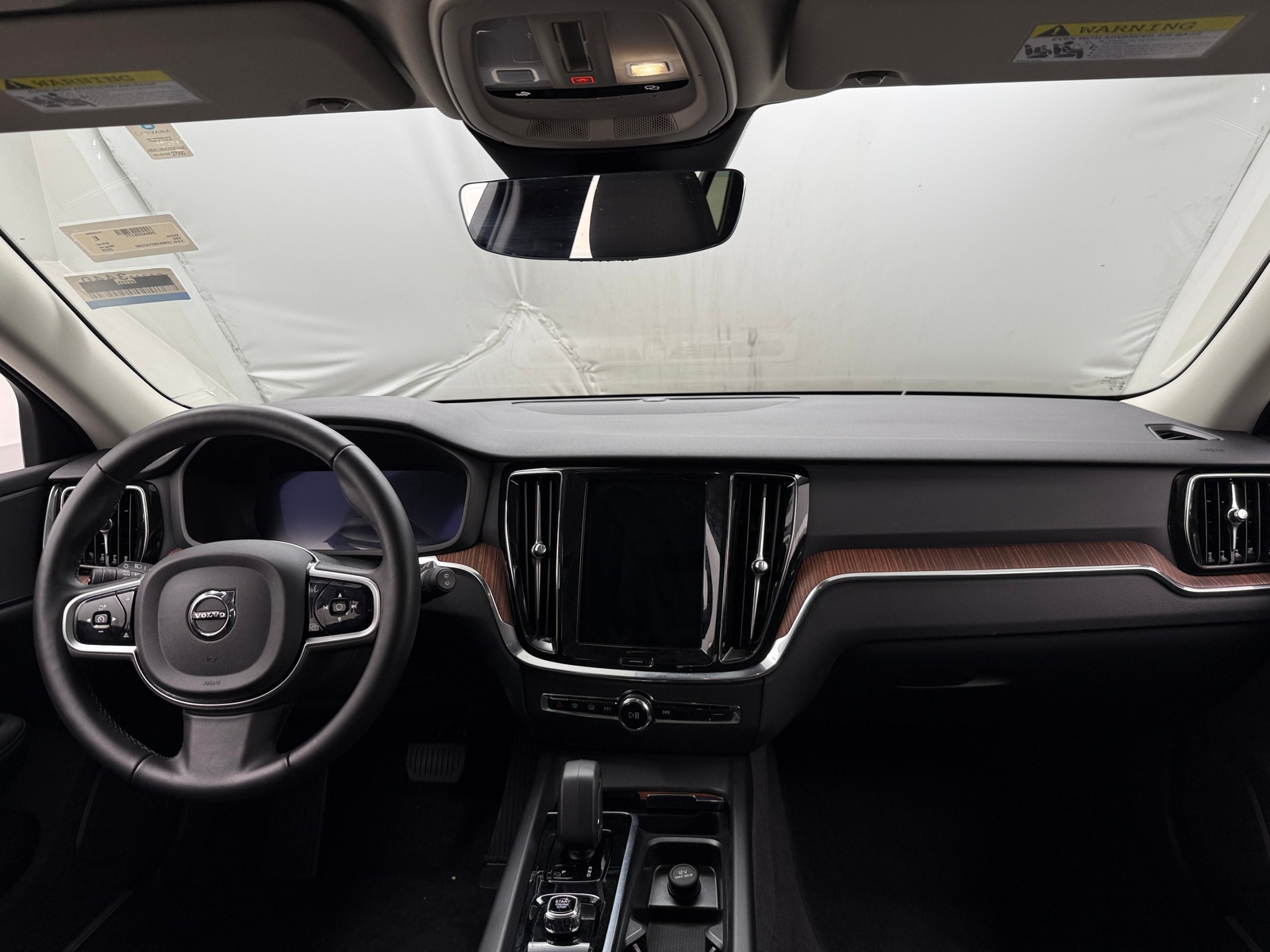 Thumbnail: 2025 Volvo V60 - 2