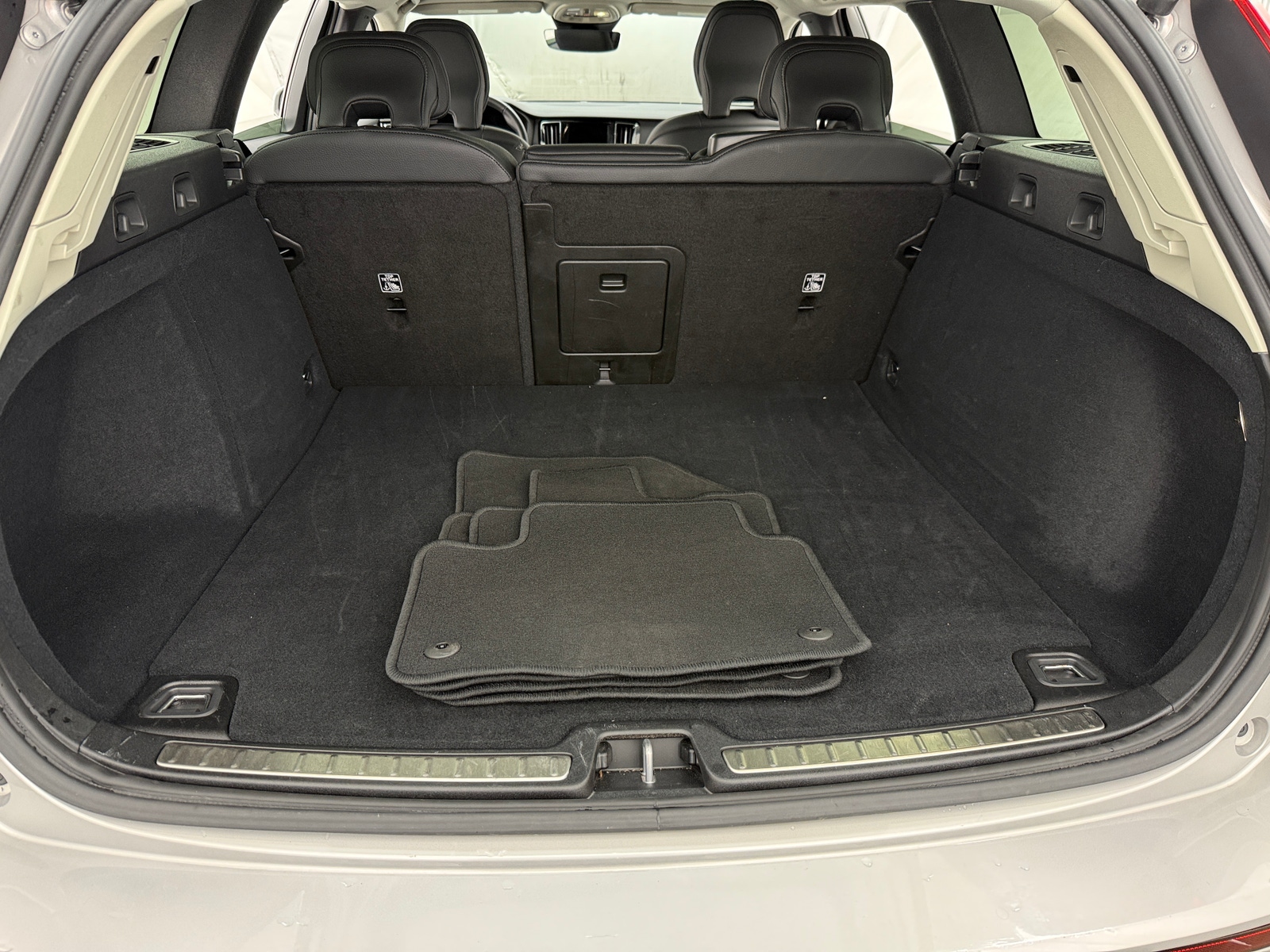 Thumbnail: 2025 Volvo V60 - 6