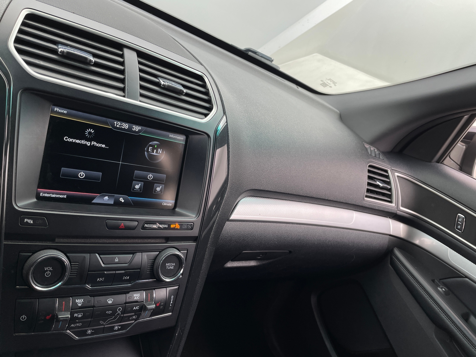 Thumbnail: 2016 Ford Explorer - 4