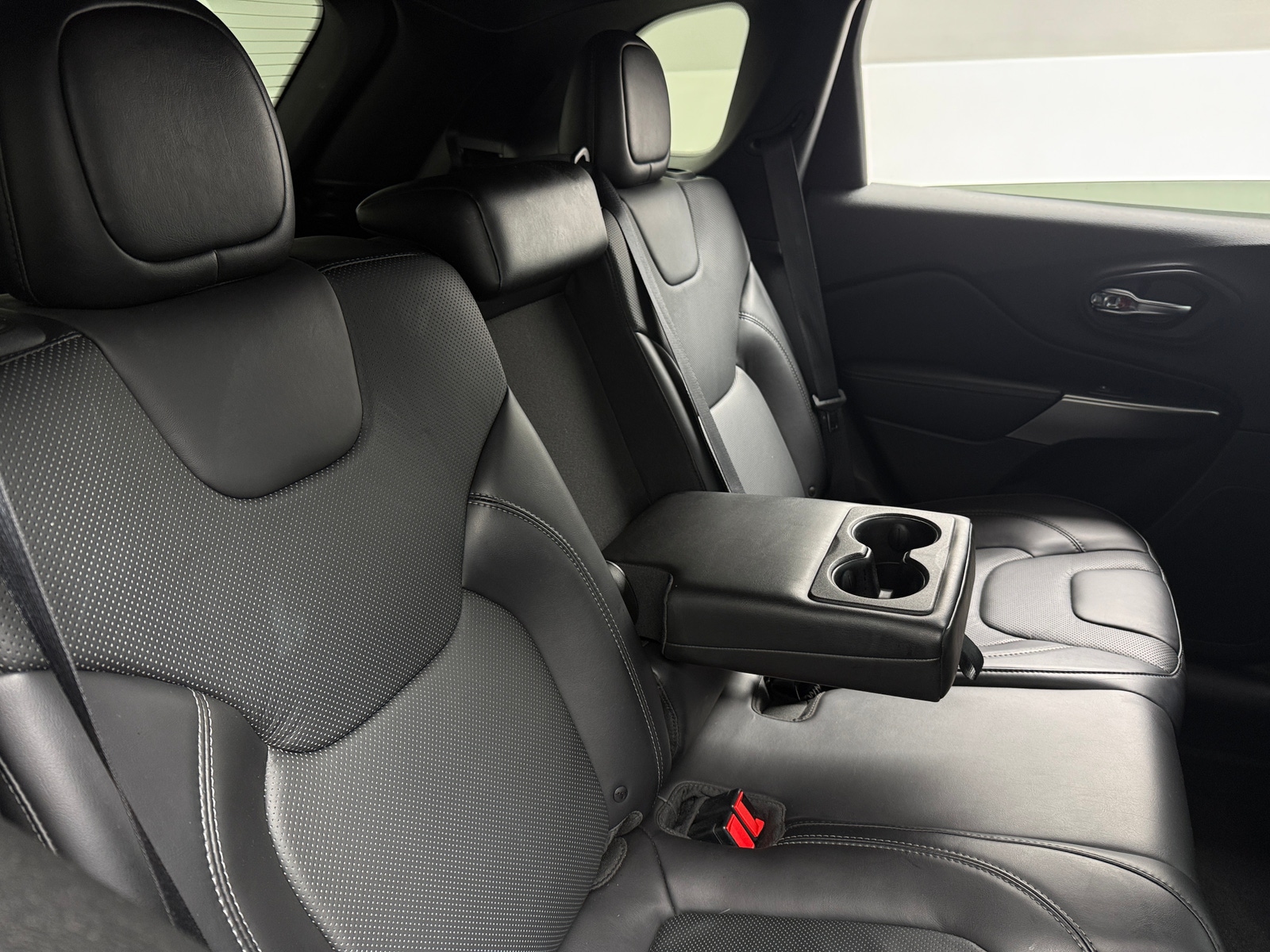 Thumbnail: 2019 Jeep Cherokee - 5