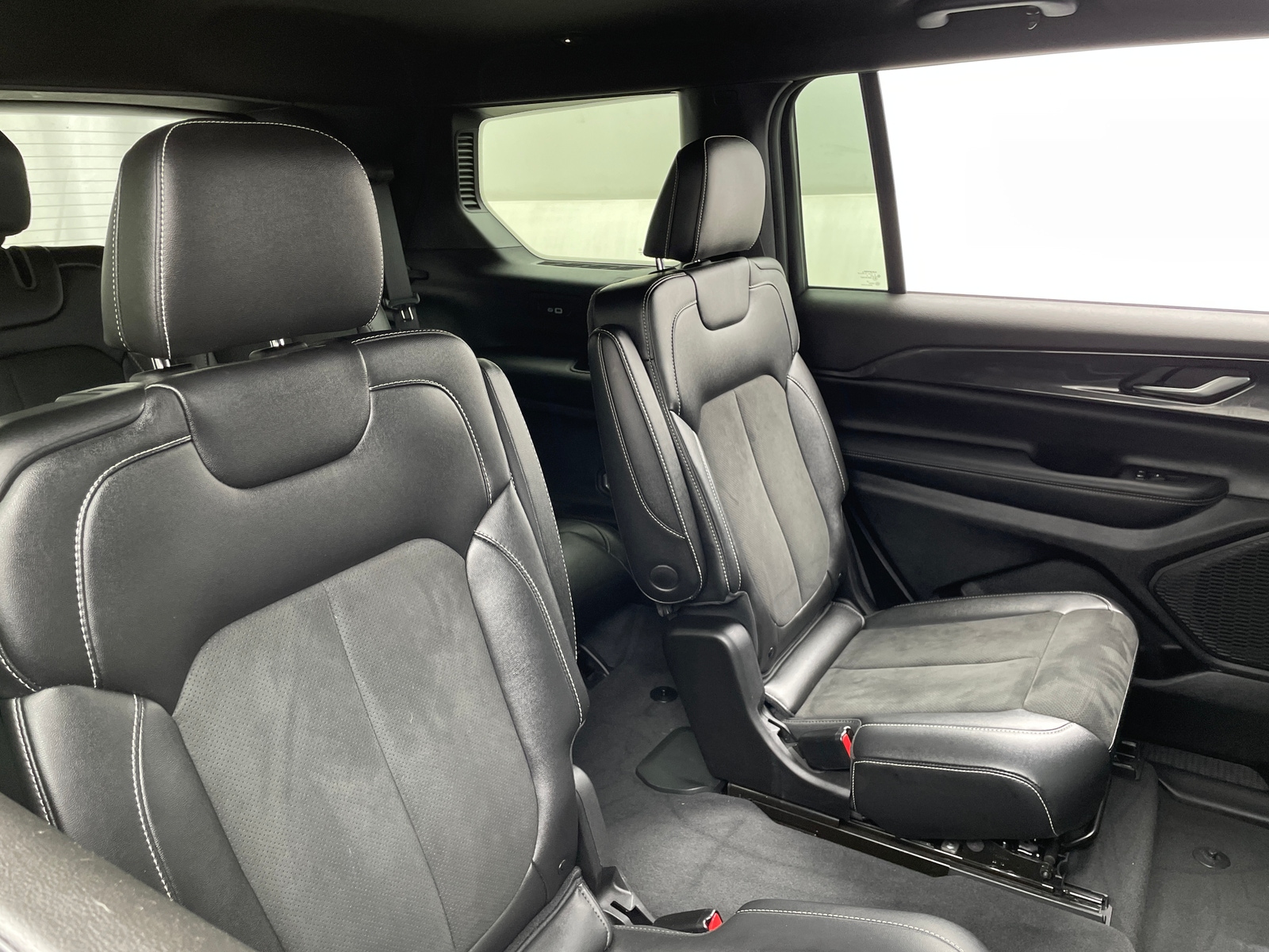 Thumbnail: 2023 Jeep Grand Cherokee L - 5