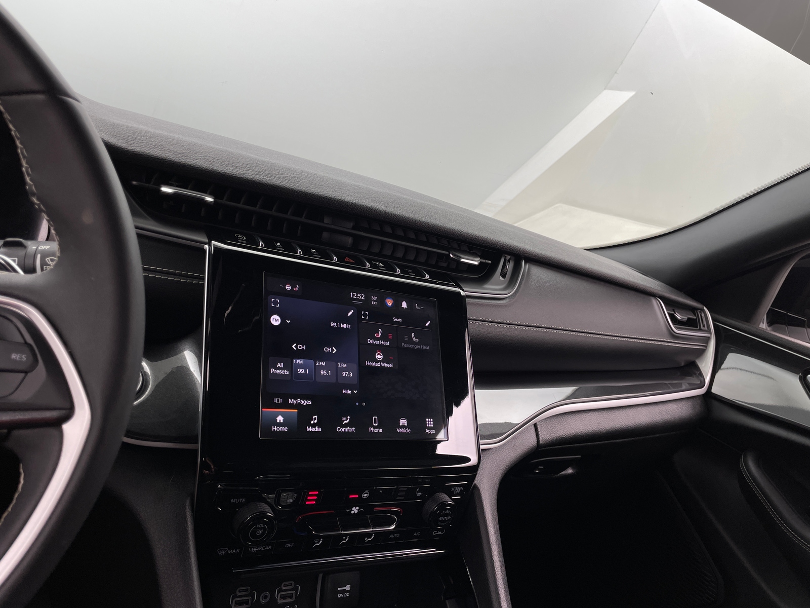 Thumbnail: 2023 Jeep Grand Cherokee L - 3