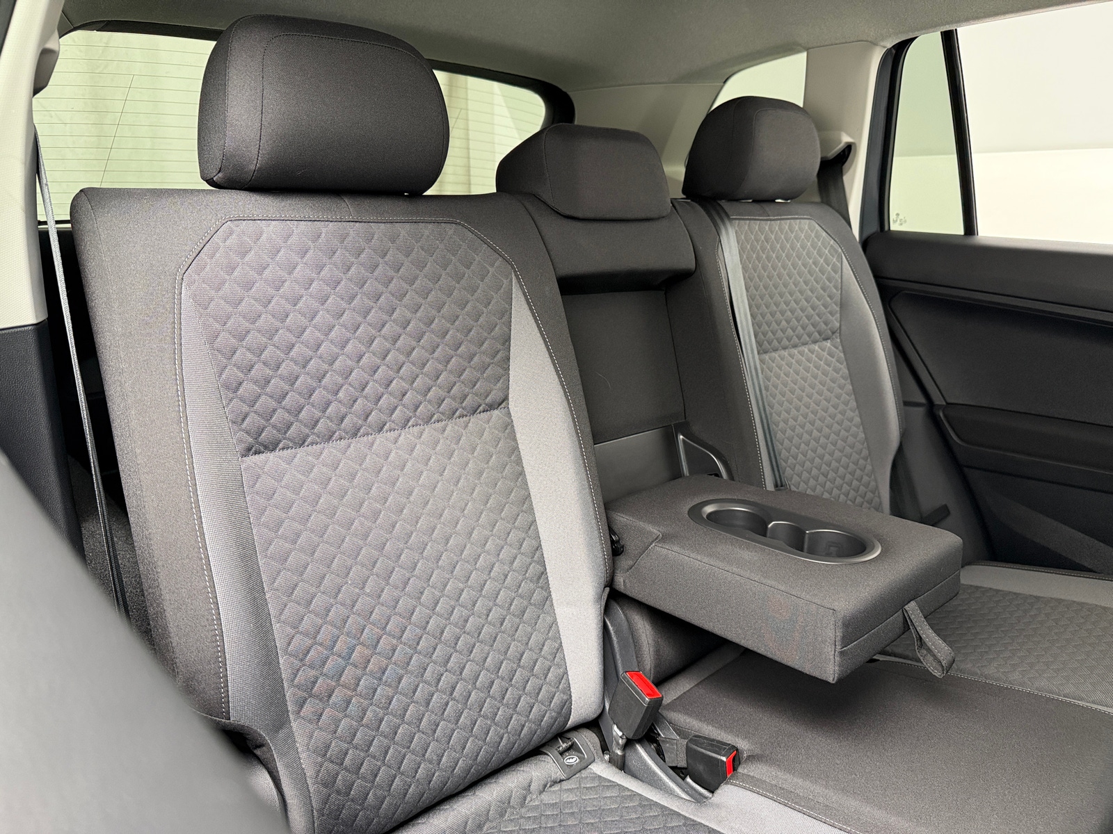 Thumbnail: 2018 Volkswagen Tiguan - 6