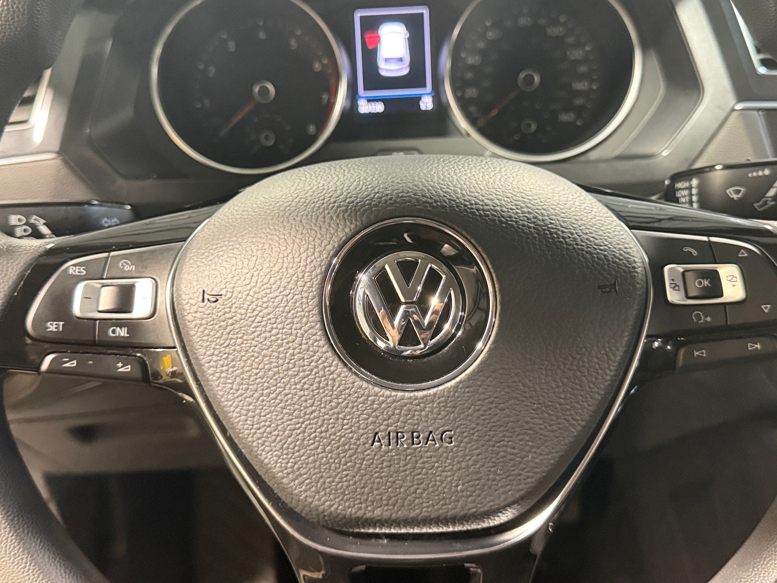 Thumbnail: 2018 Volkswagen Tiguan - 5