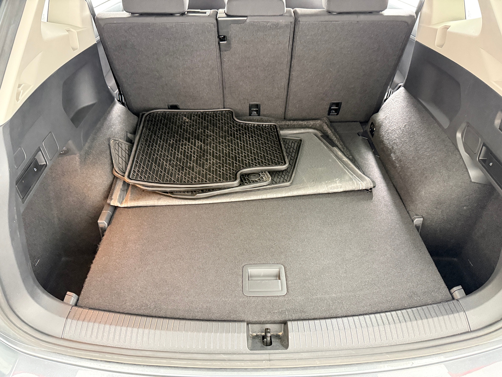 Thumbnail: 2018 Volkswagen Tiguan - 7