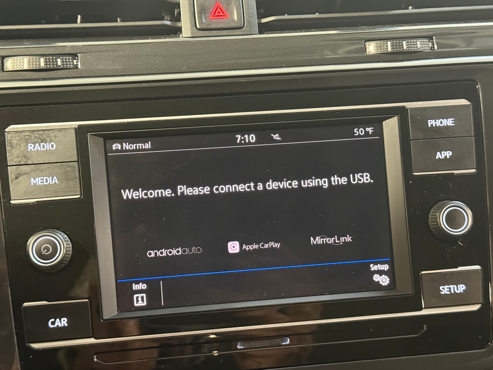 Thumbnail: 2018 Volkswagen Tiguan - 4