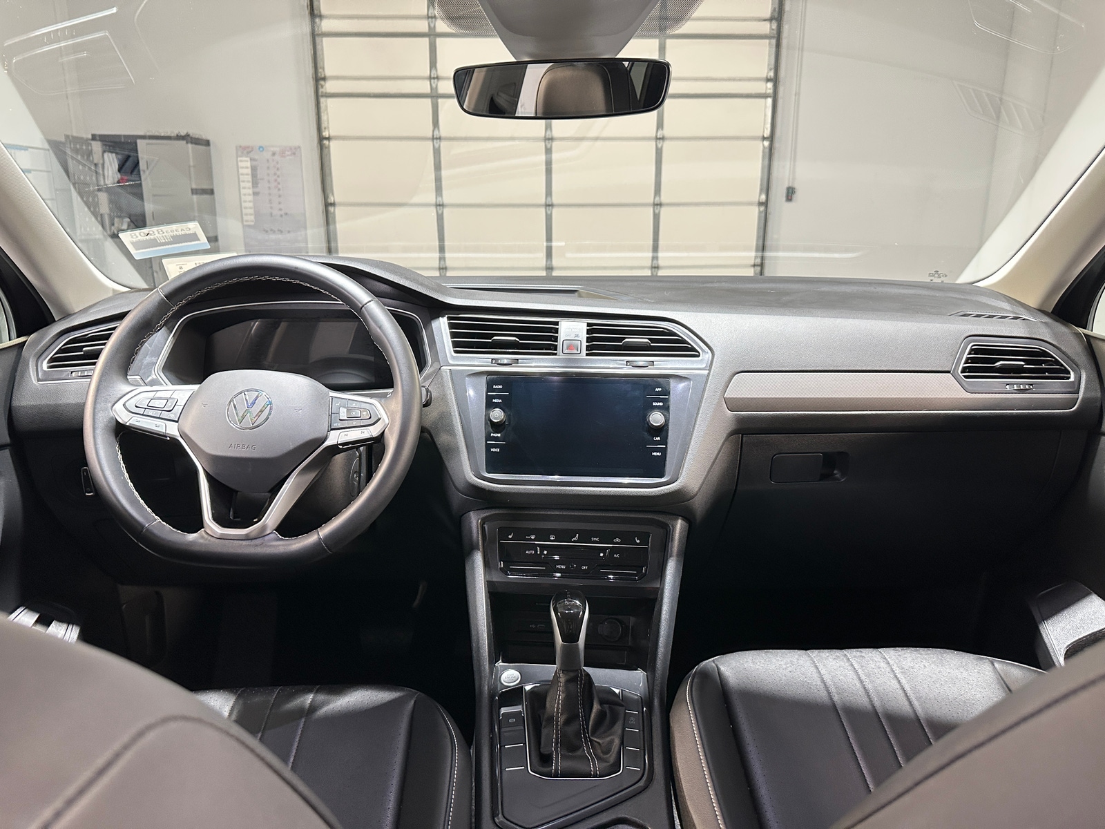 Thumbnail: 2024 Volkswagen Tiguan - 2