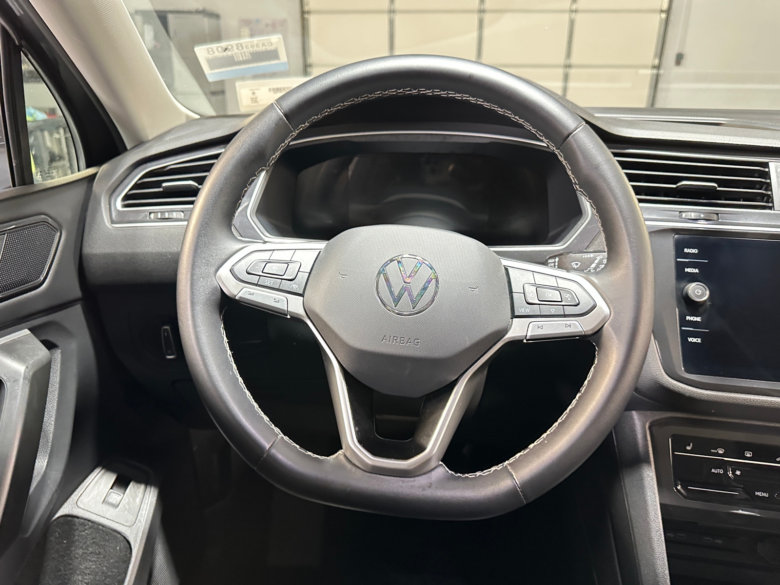 Thumbnail: 2024 Volkswagen Tiguan - 4