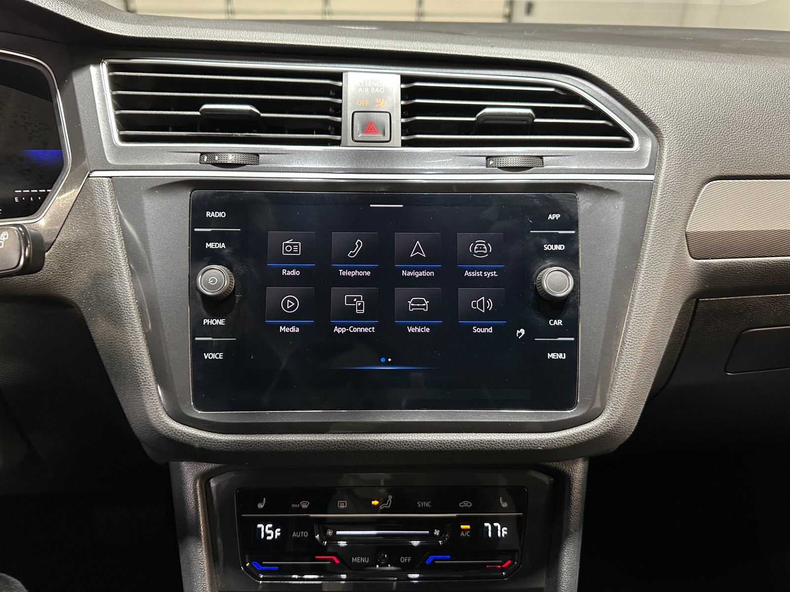 Thumbnail: 2024 Volkswagen Tiguan - 3