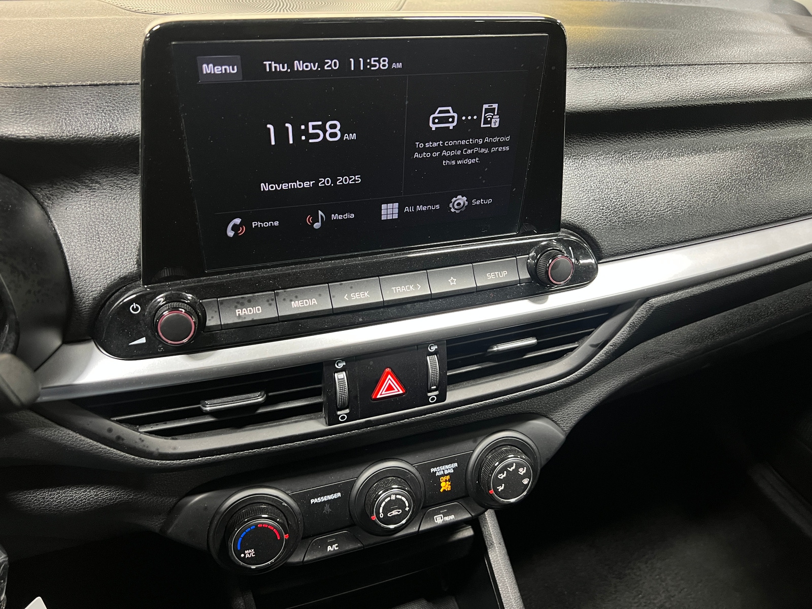 Thumbnail: 2024 Kia Forte - 4