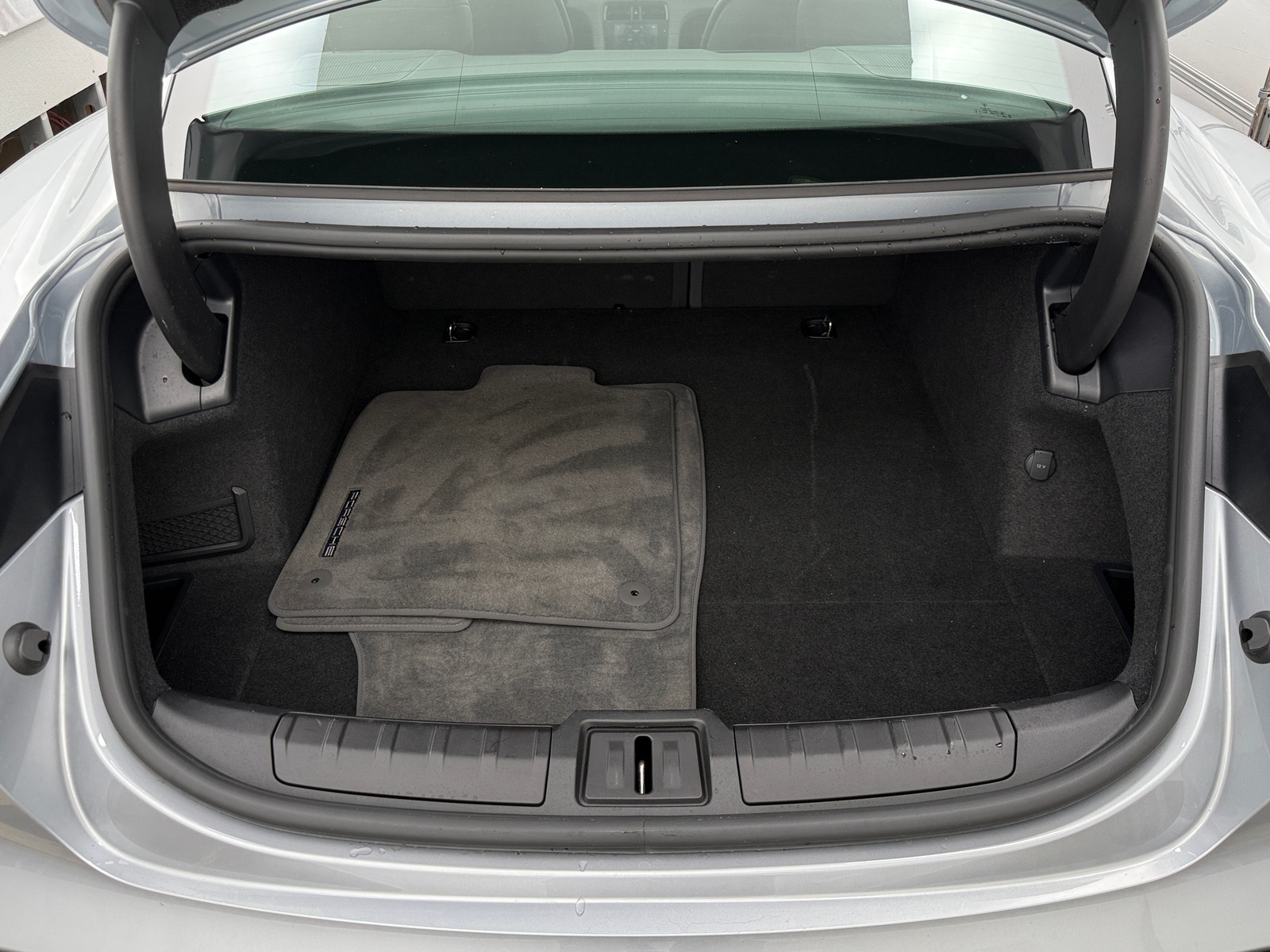 Thumbnail: 2023 Porsche Taycan - 6