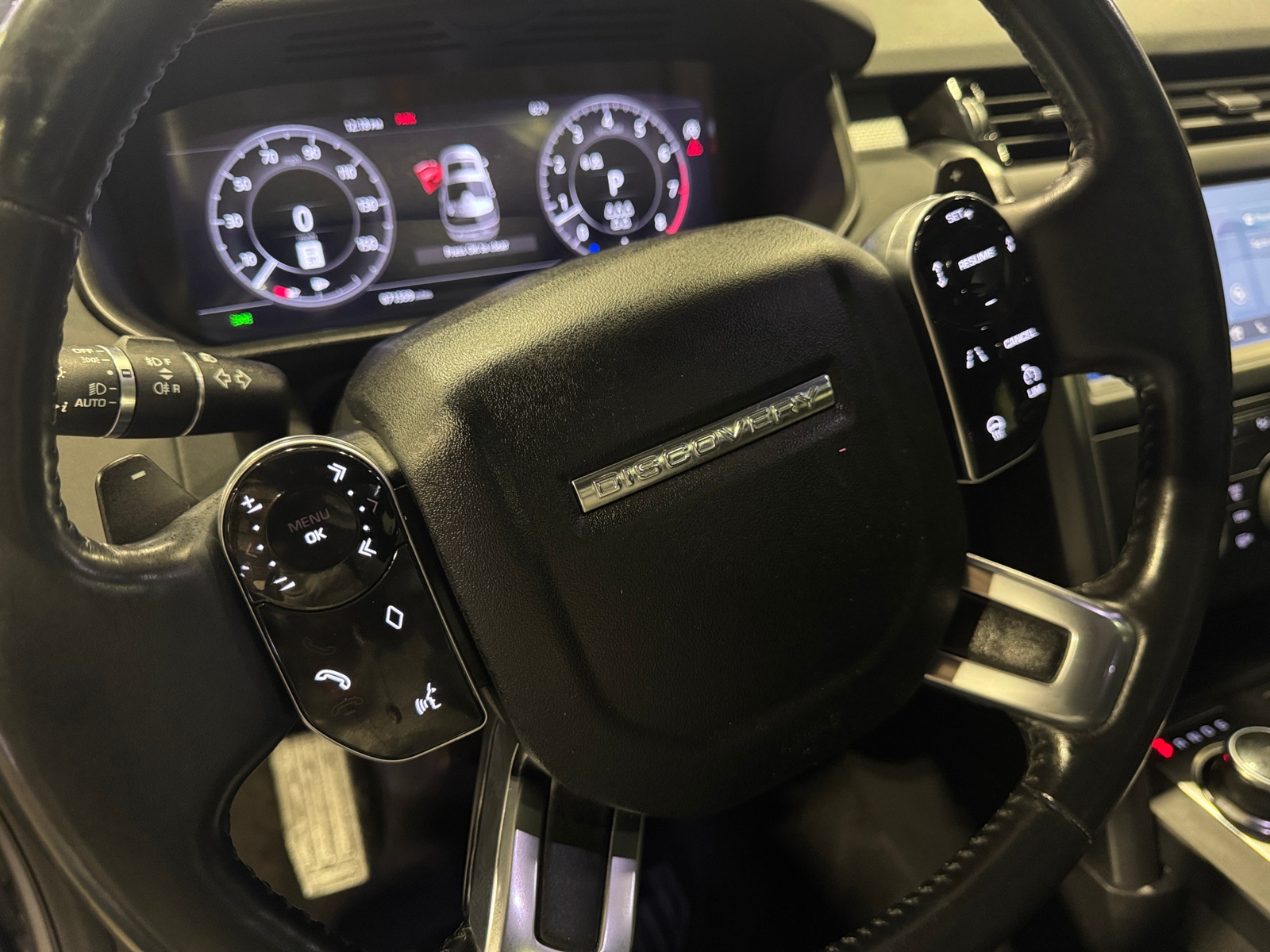 Thumbnail: 2020 Land Rover Discovery - 4