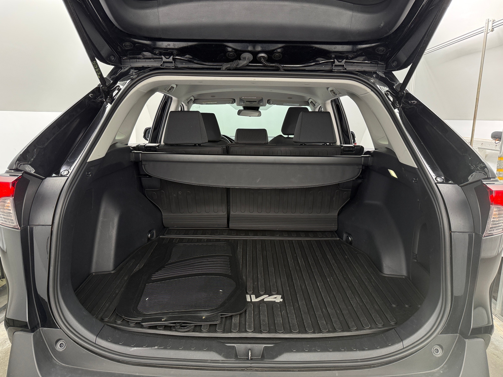 Thumbnail: 2025 Toyota RAV4 - 7