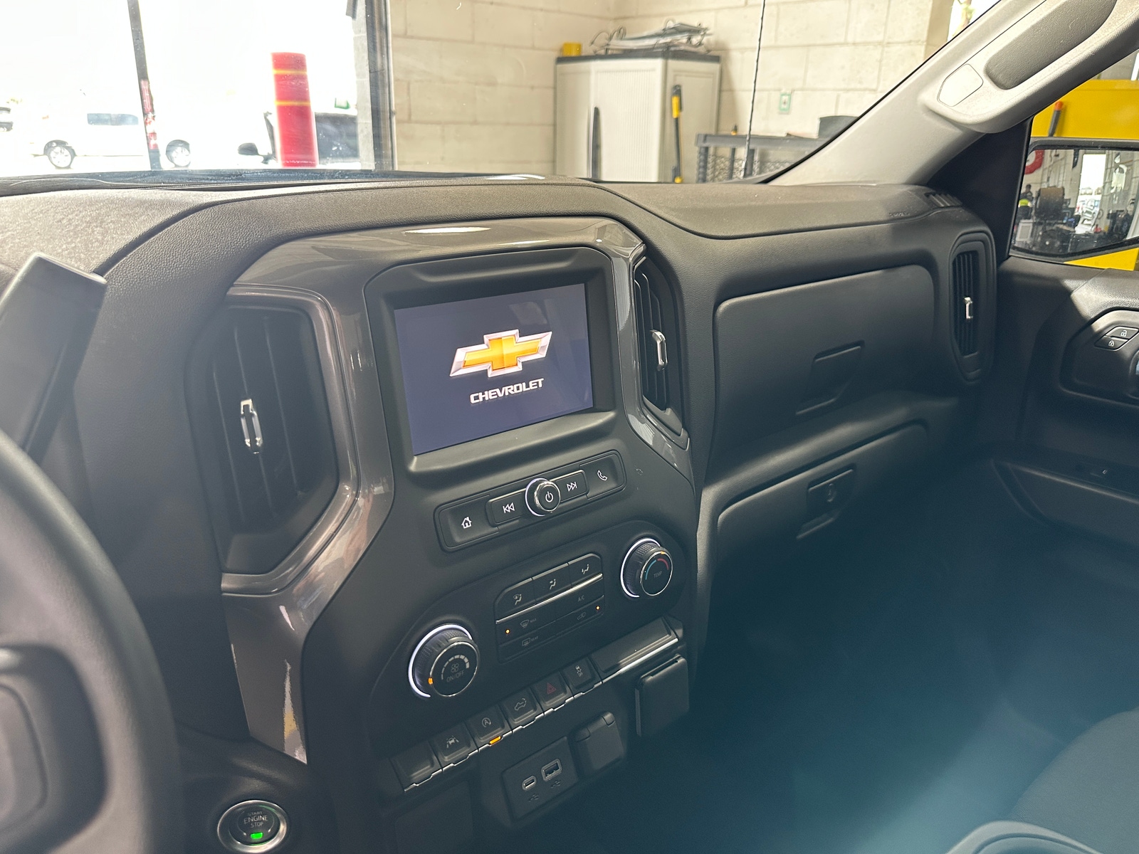 Thumbnail: 2025 Chevrolet Silverado 1500 - 4