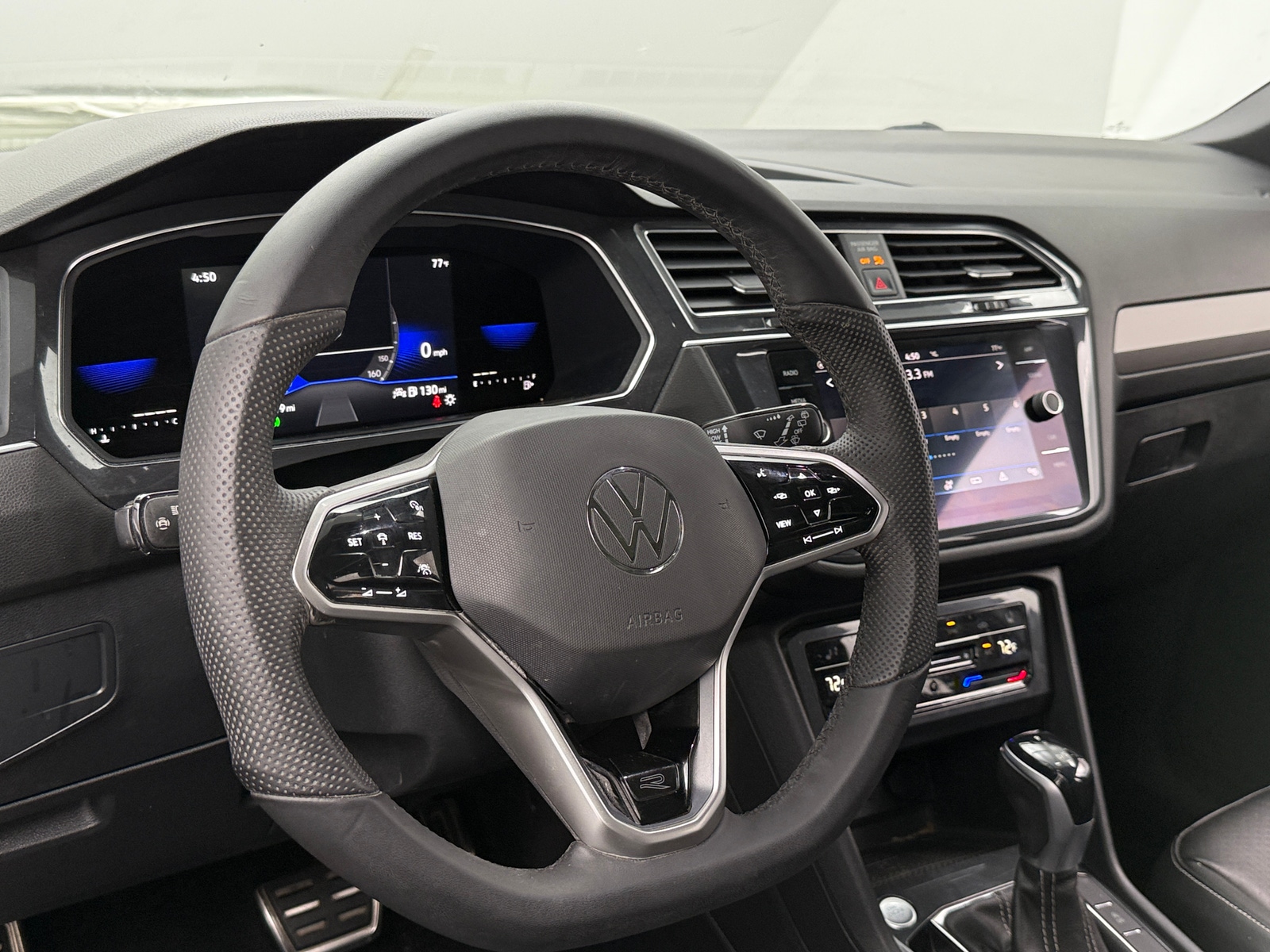 Thumbnail: 2022 Volkswagen Tiguan - 4