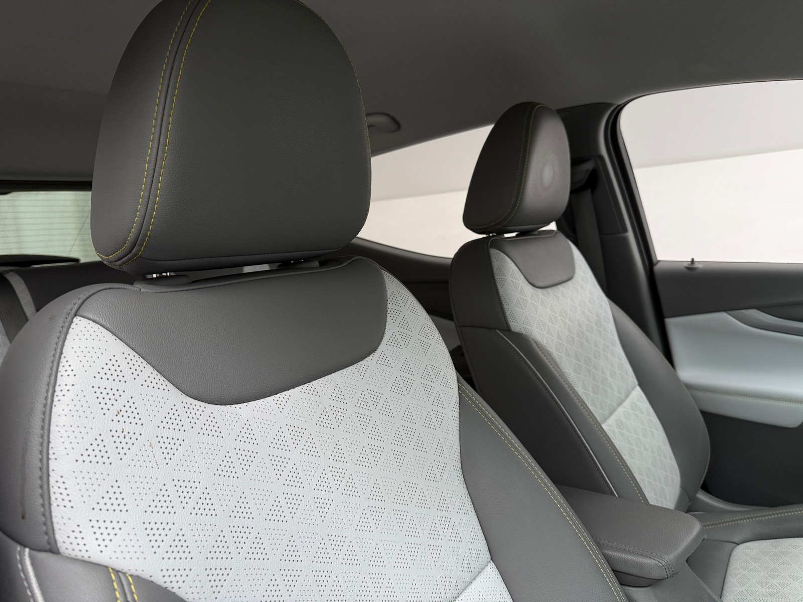 Thumbnail: 2023 Chevrolet Bolt EUV - 2