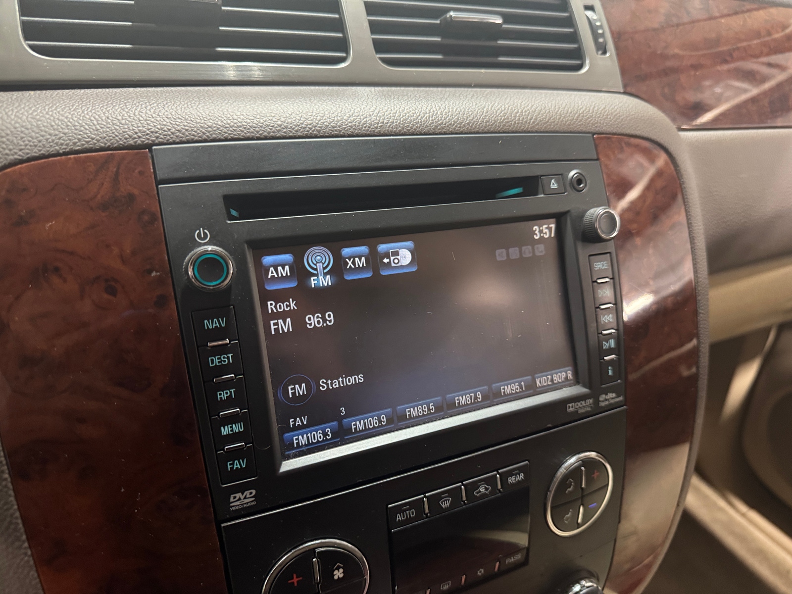 Thumbnail: 2014 Chevrolet Suburban - 3