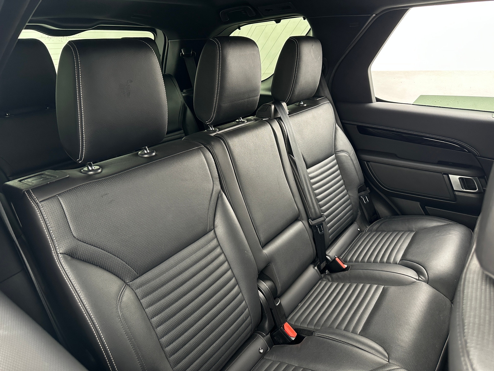 Thumbnail: 2021 Land Rover Discovery - 5