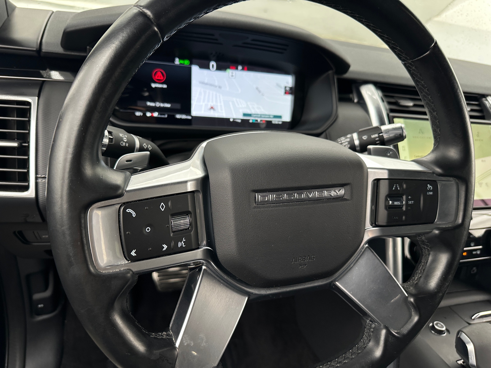 Thumbnail: 2021 Land Rover Discovery - 4