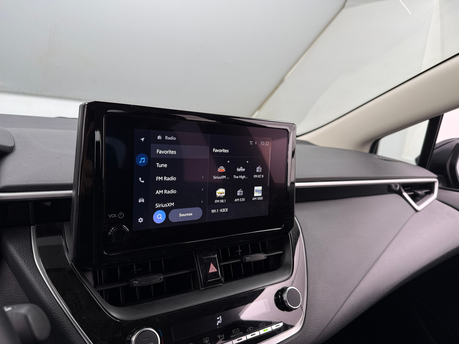 Thumbnail: 2025 Toyota Corolla - 4