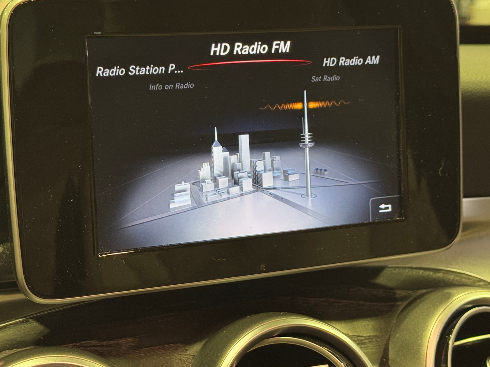 Thumbnail: 2016 Mercedes-Benz C-Class - 3