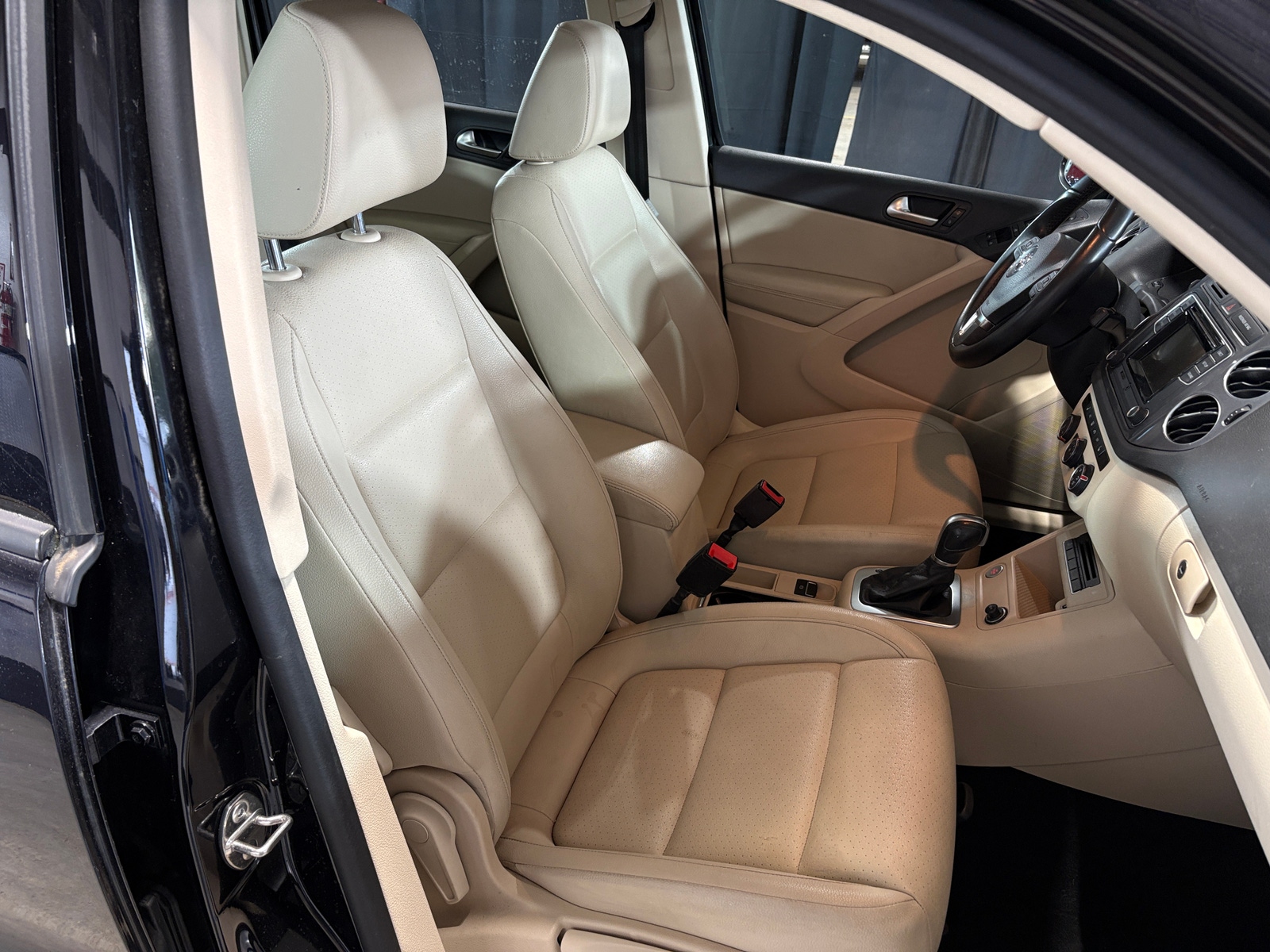 Thumbnail: 2016 Volkswagen Tiguan - 2