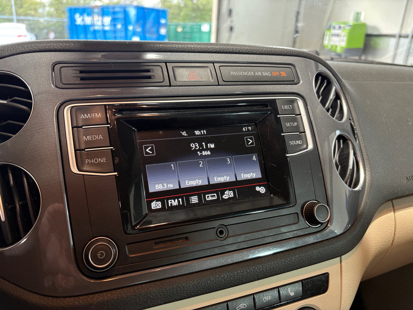 Thumbnail: 2016 Volkswagen Tiguan - 4