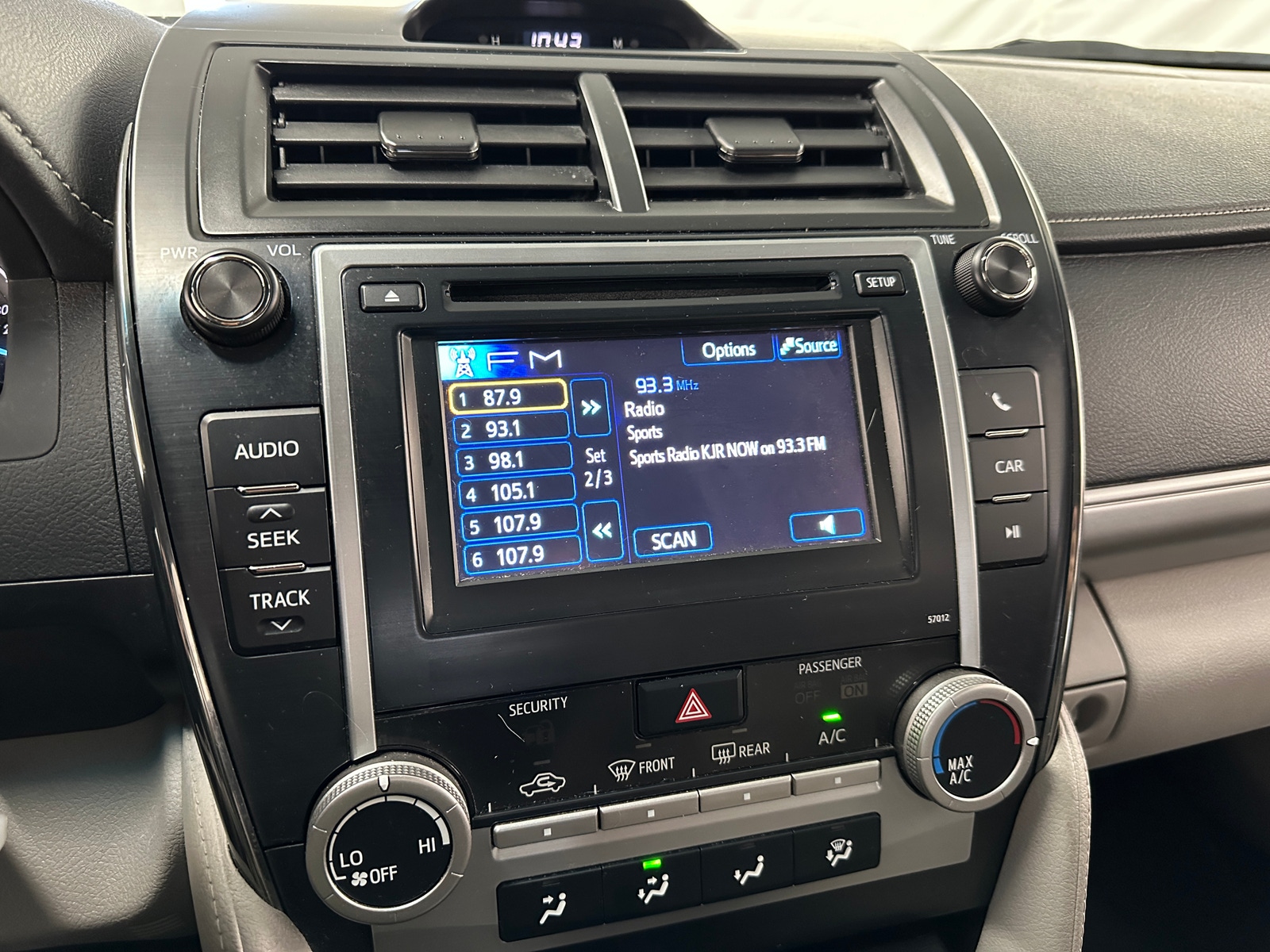 Thumbnail: 2012 Toyota Camry - 4