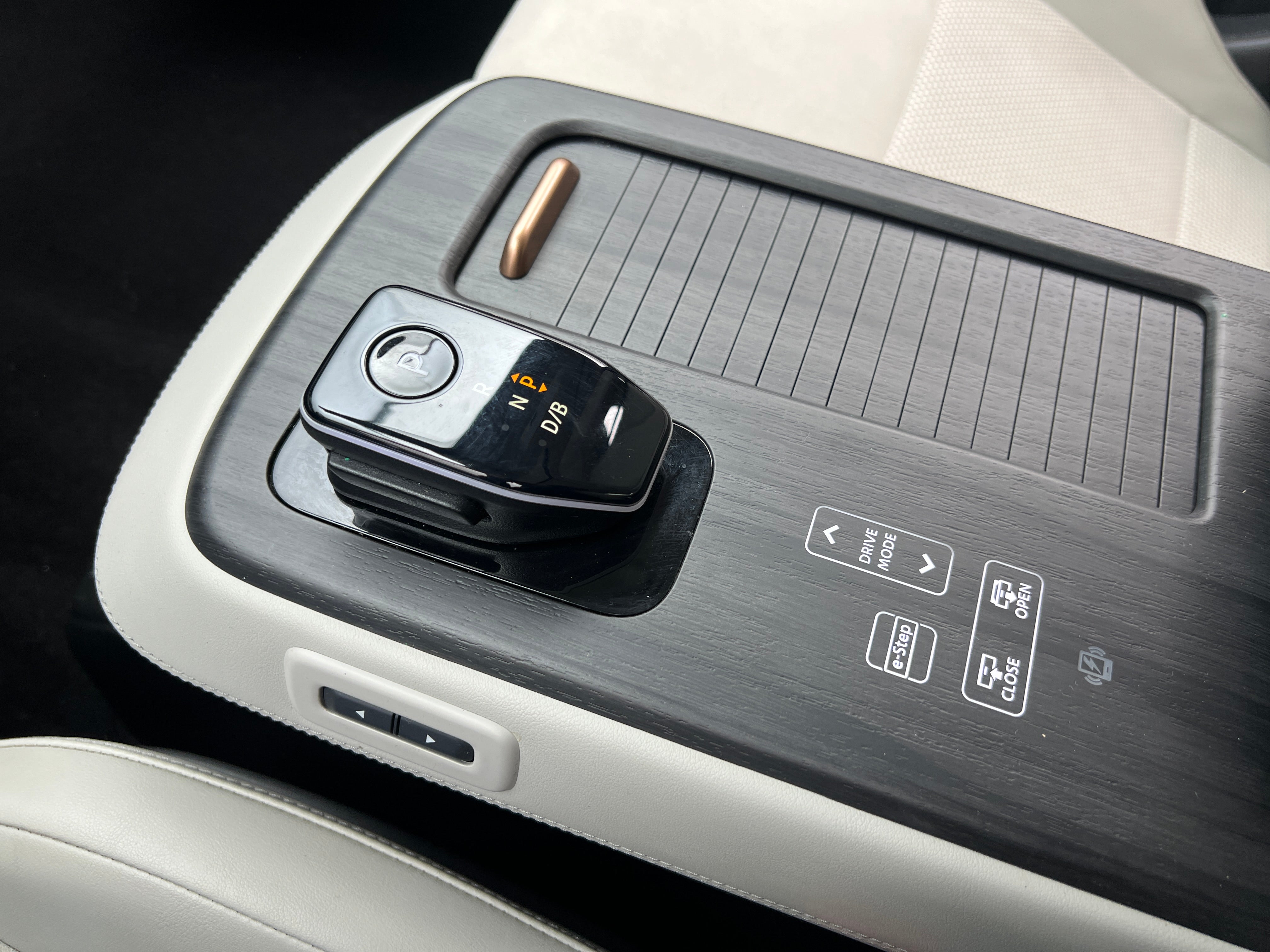 Used 2024 Nissan ARIYA Evolve+ with VIN JN1BF0BA6RM432646 for sale in Oak Creek, WI