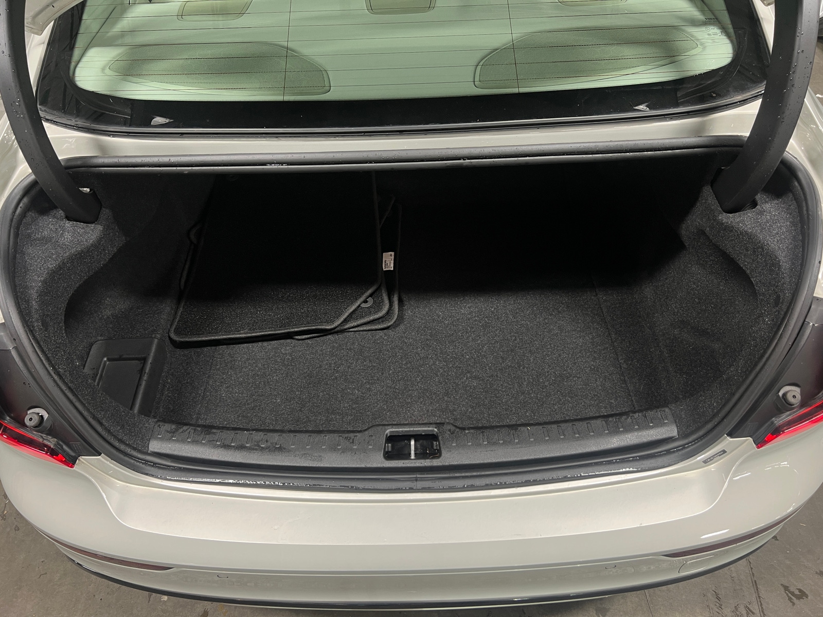 Thumbnail: 2022 Volvo S60 - 6