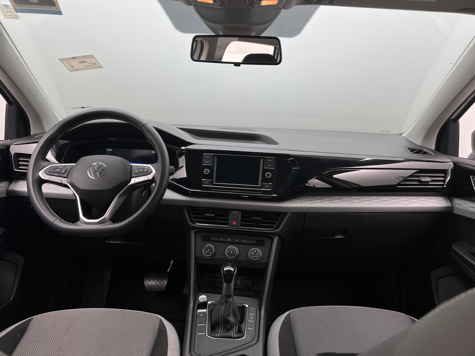 Thumbnail: 2022 Volkswagen Taos - 3