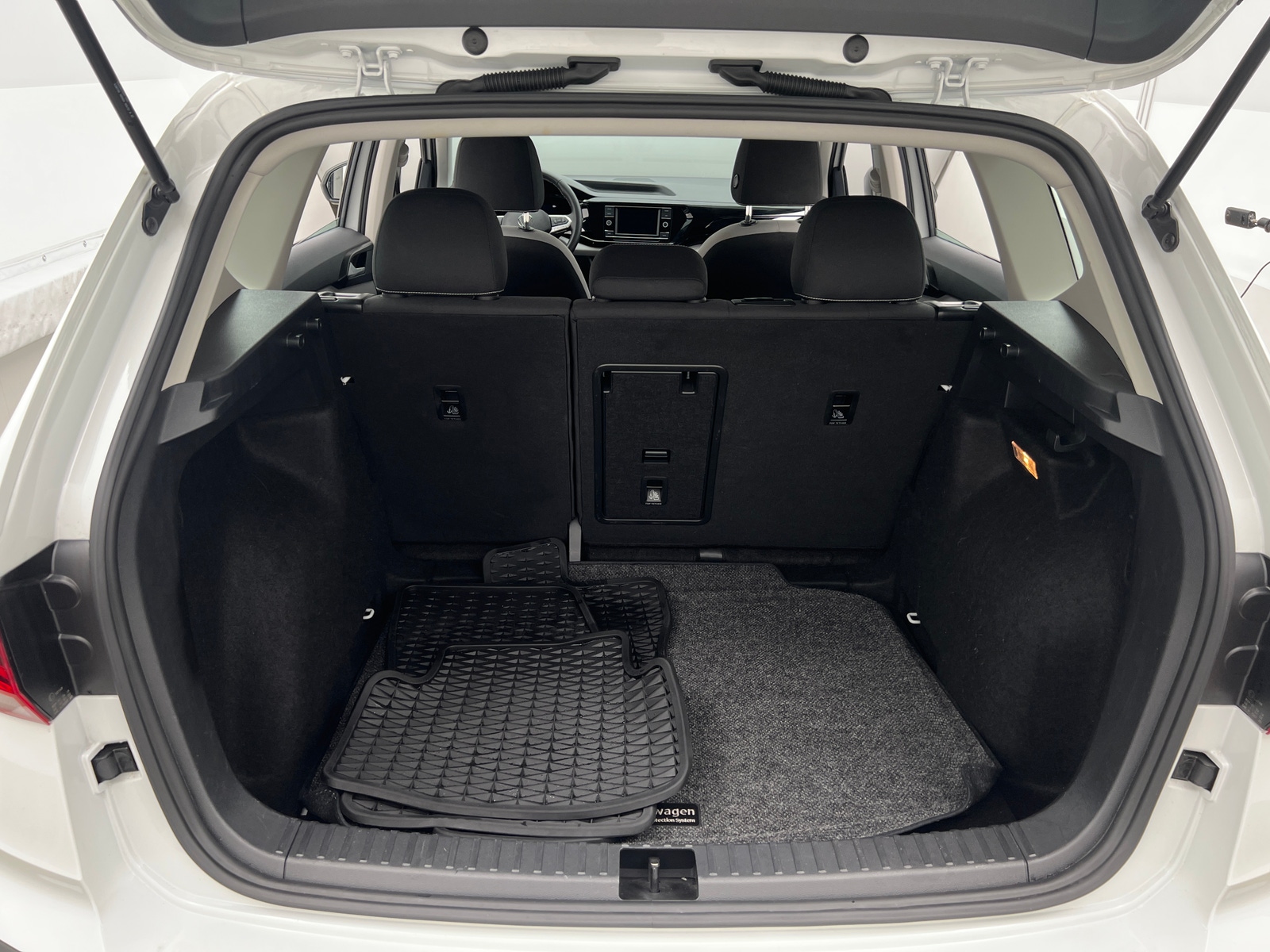 Thumbnail: 2022 Volkswagen Taos - 7